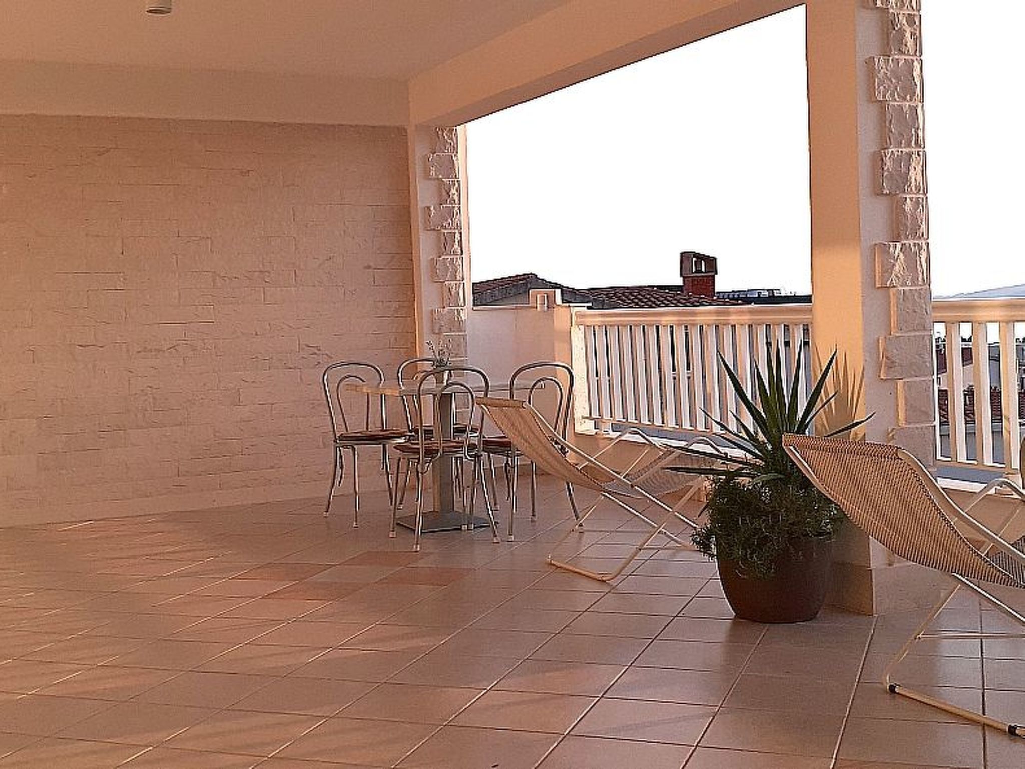 Mit Terrasse und herrlichem Ausblick-Binnen