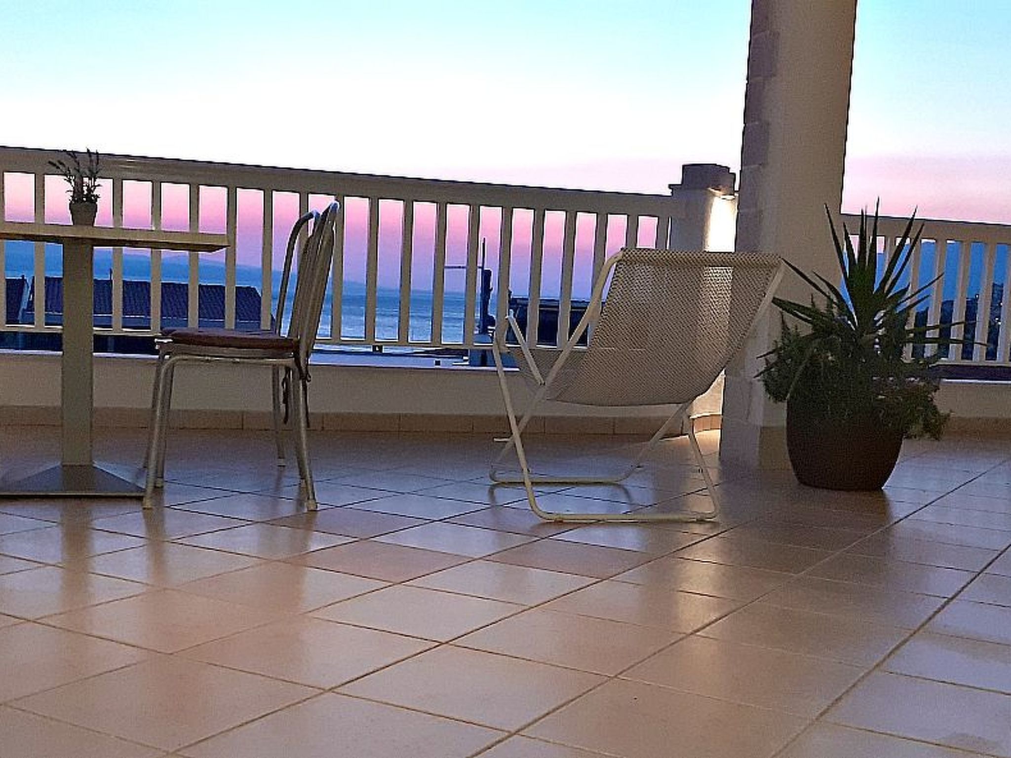 Mit Terrasse und herrlichem Ausblick-Binnen