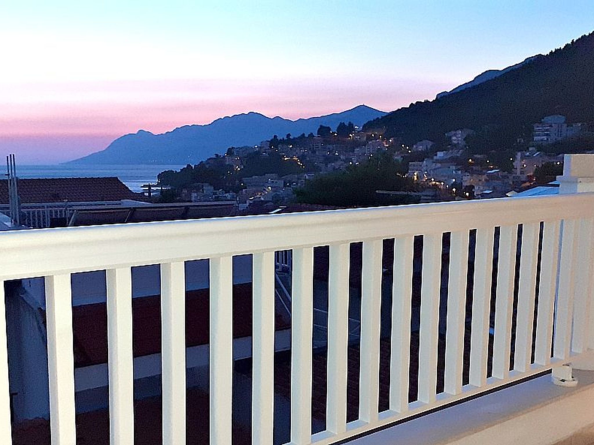 Mit Terrasse und herrlichem Ausblick-Binnen