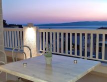 Vrijstaande woning met zeezicht in Baška Voda, vlakbij het strand - thumbnail 2
