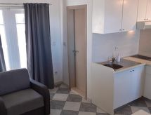 Vrijstaande woning met zeezicht in Baška Voda, vlakbij het strand - thumbnail 4