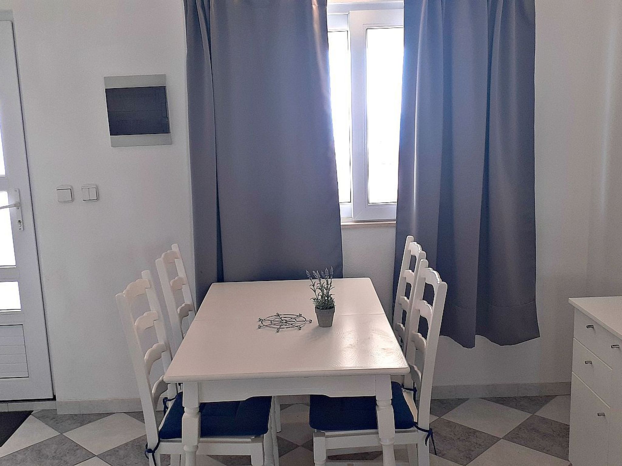 Mit Blick auf das Wasser-Binnen