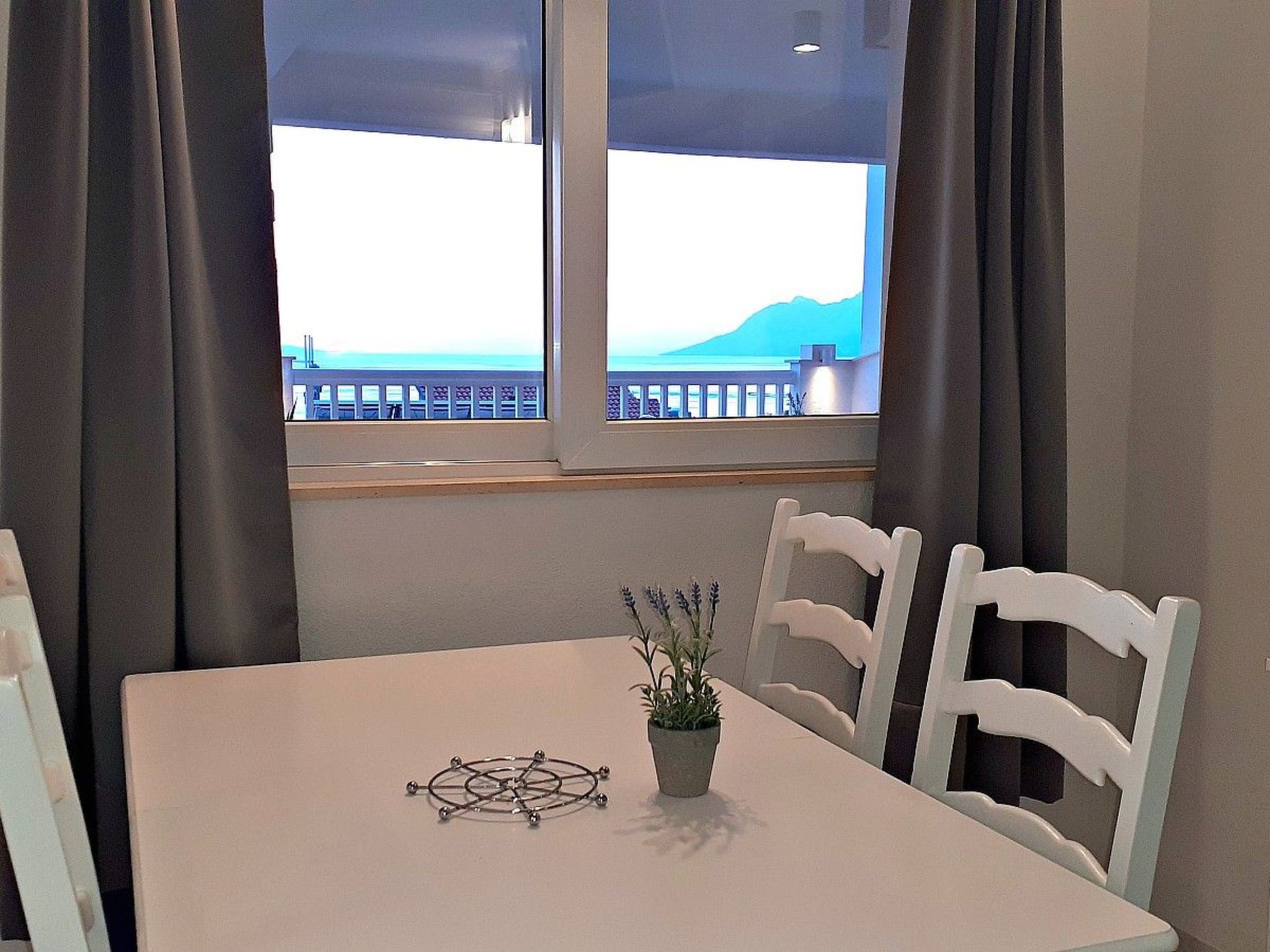 Mit Blick auf das Wasser-Binnen