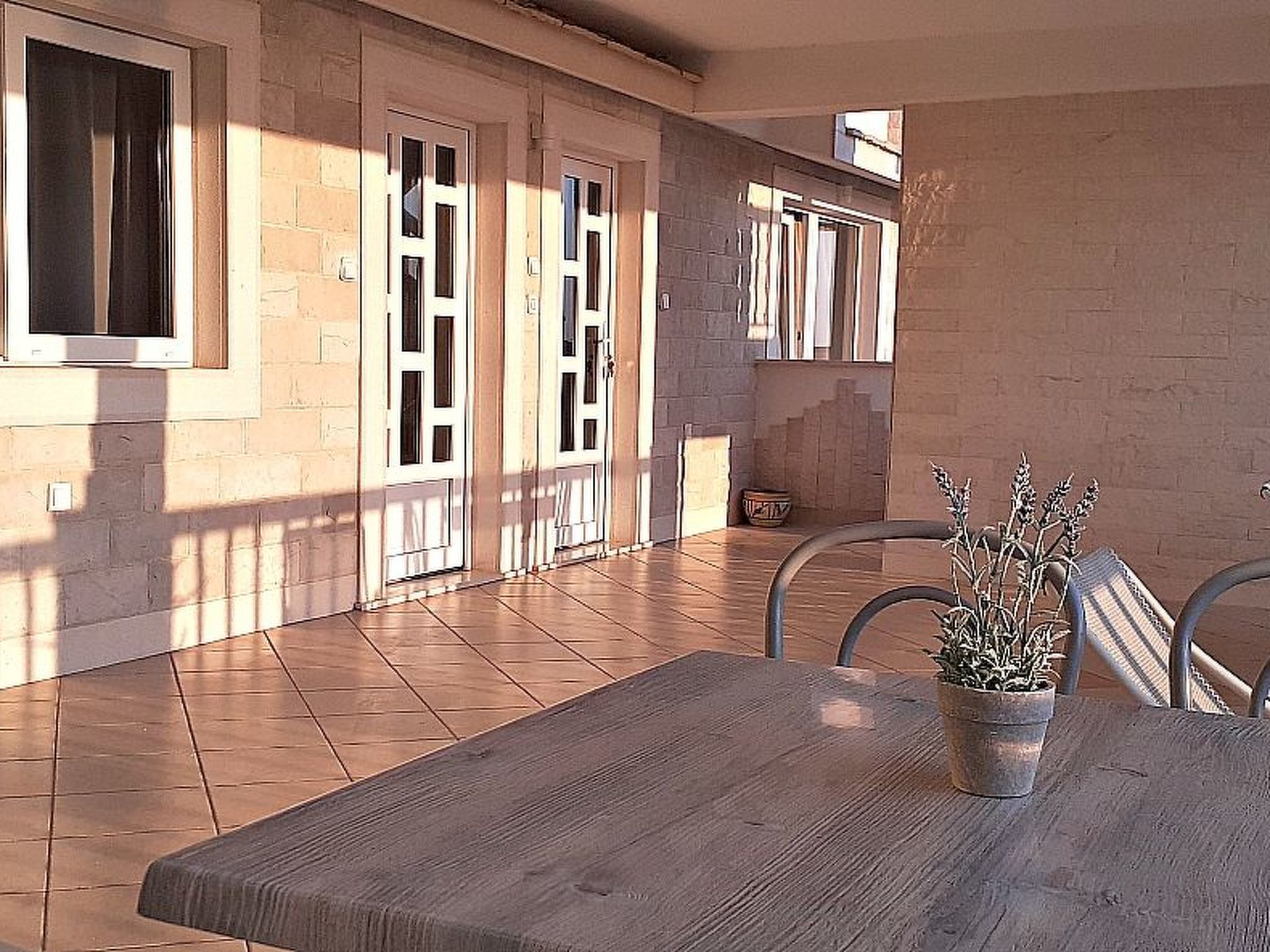 Mit Blick auf das Wasser-Binnen