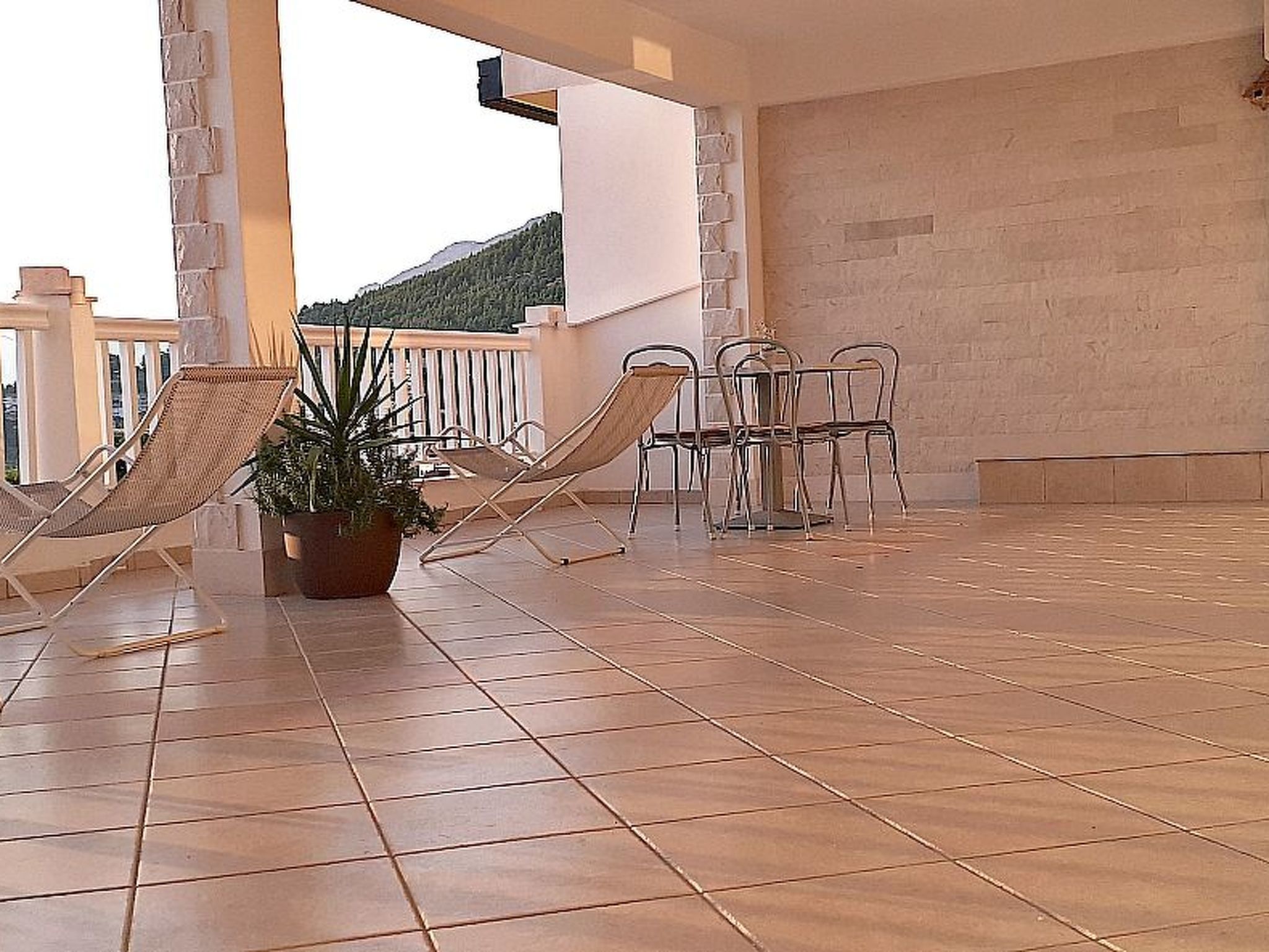 Mit Blick auf das Wasser-Binnen