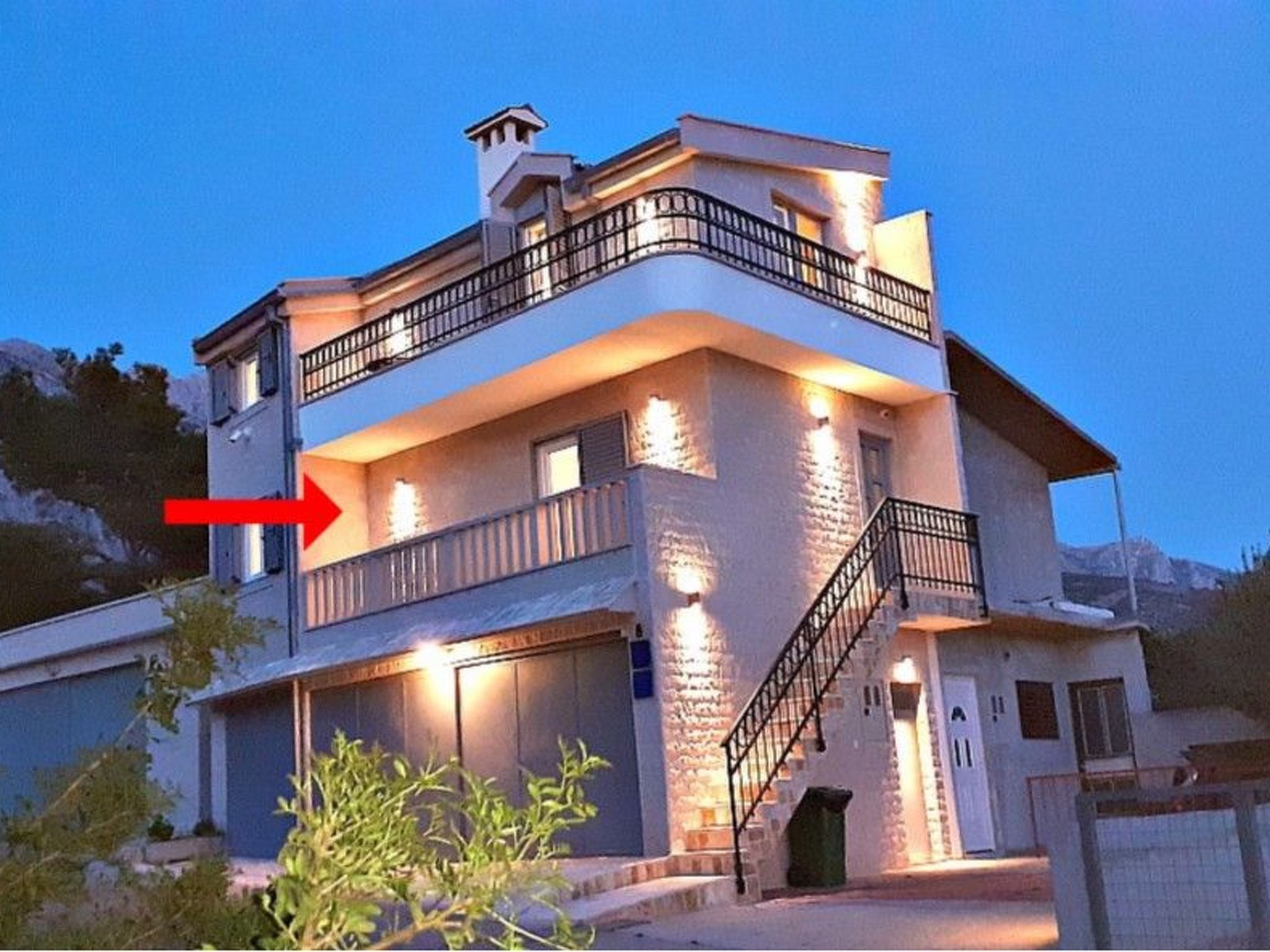 Newly built, detached stone house in the inland area of Baska Voda, surrounded by trees, greenery and indigenous plants. It is about 800 metres on foot from the beach and the centre. For those you lik..