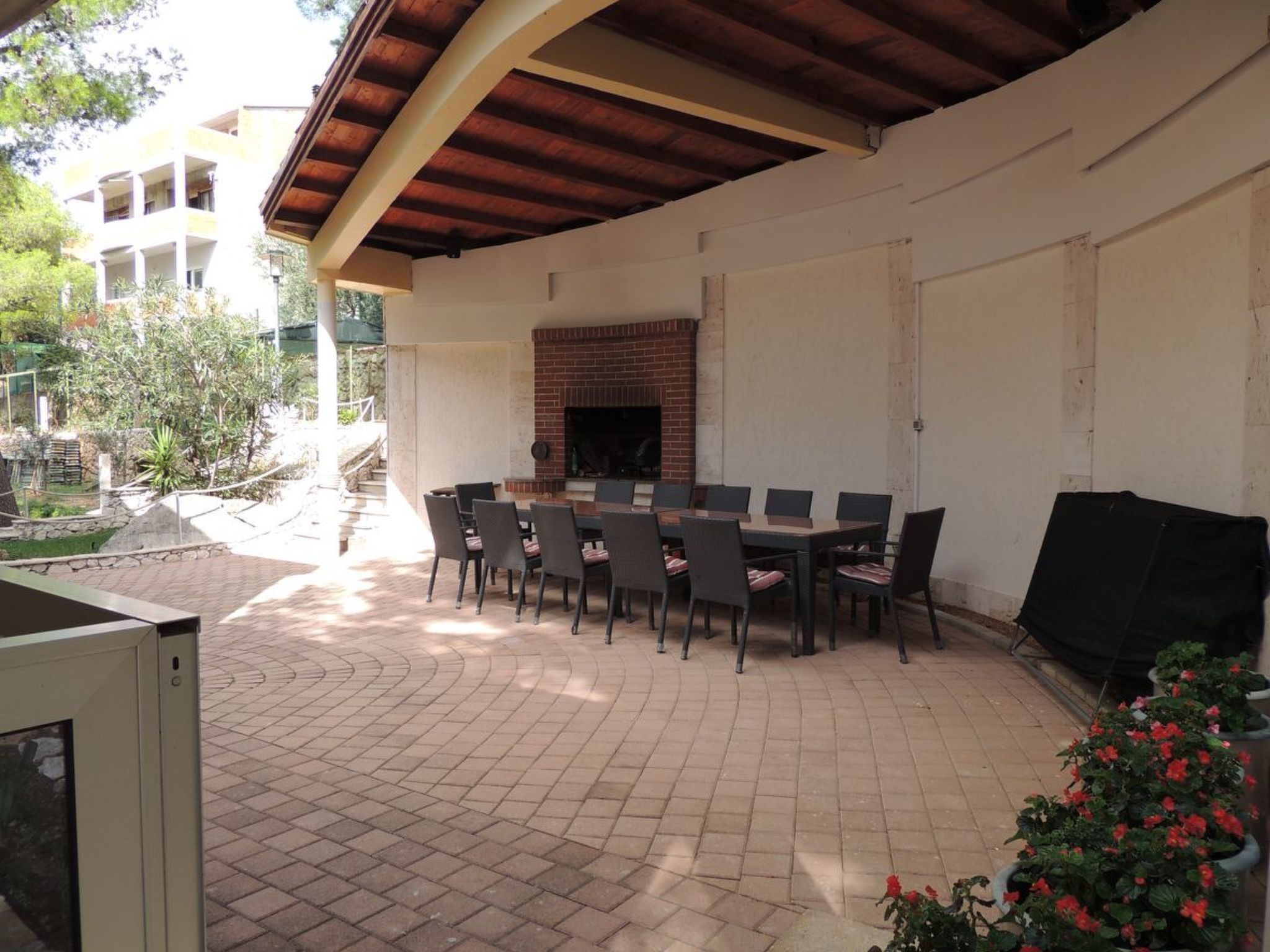 Charmantes Appartement im Pinienwald-Buiten