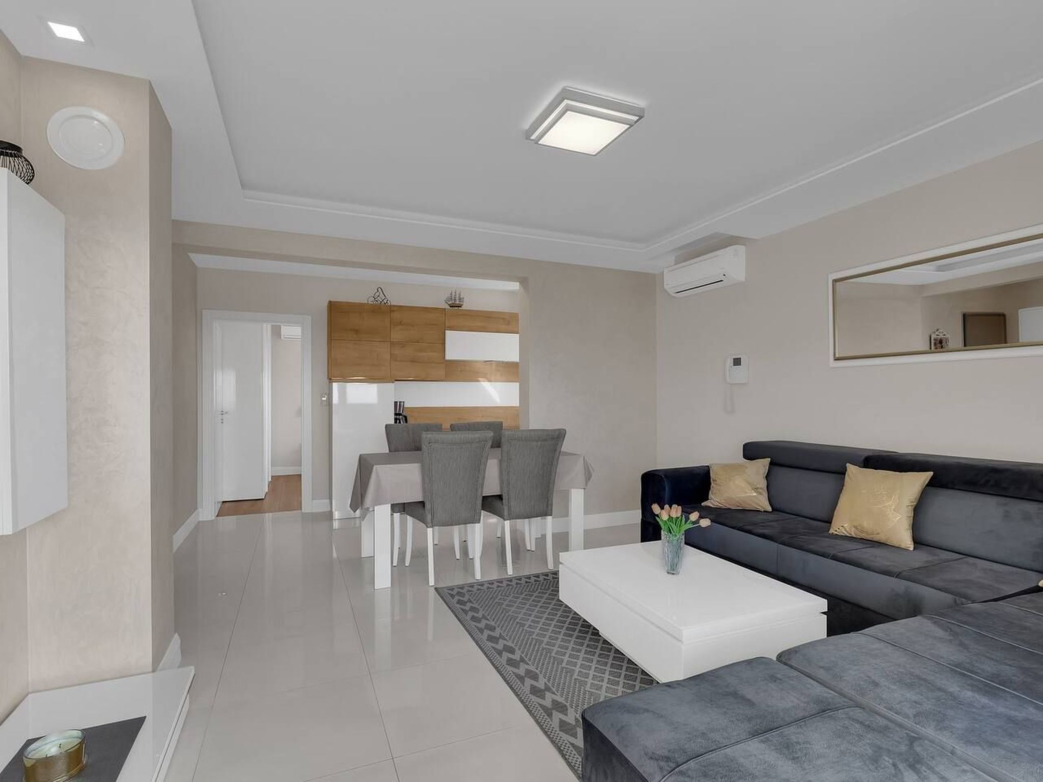 Apartment Hrvoje - nur 50m bis zum Meer-Binnen