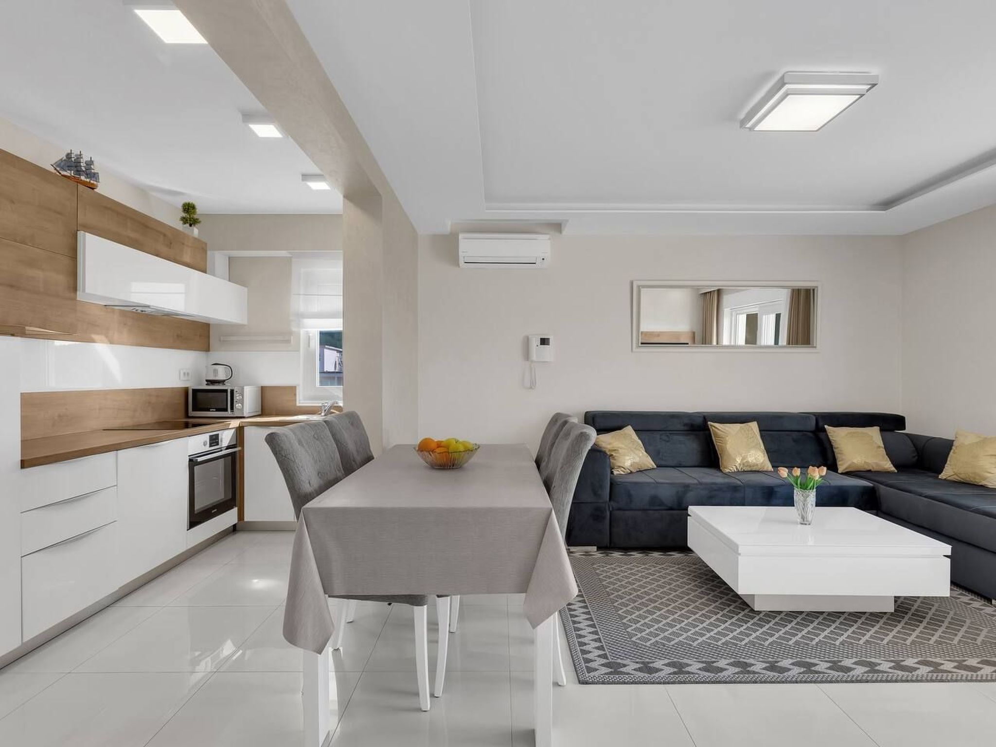 Apartment Hrvoje - nur 50m bis zum Meer-Binnen