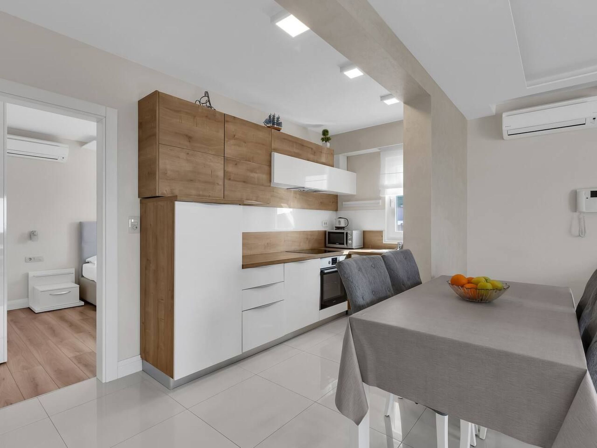 Apartment Hrvoje - nur 50m bis zum Meer-Binnen