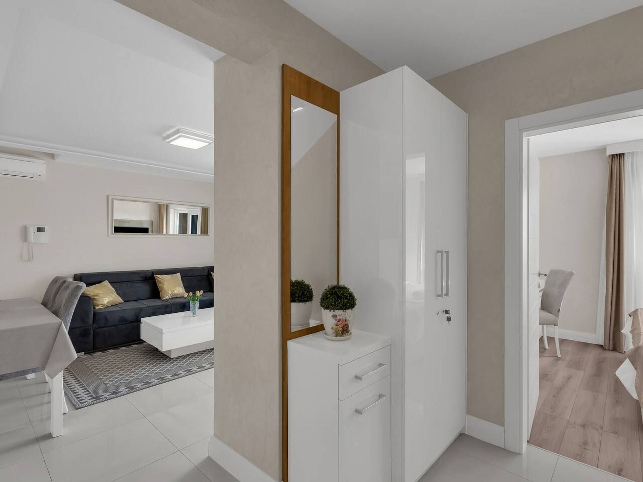Apartment Hrvoje - nur 50m bis zum Meer-Binnen