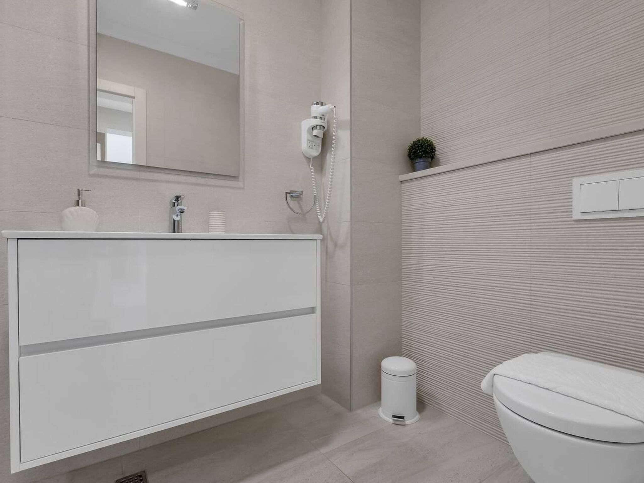 Apartment Hrvoje - nur 50m bis zum Meer-Binnen