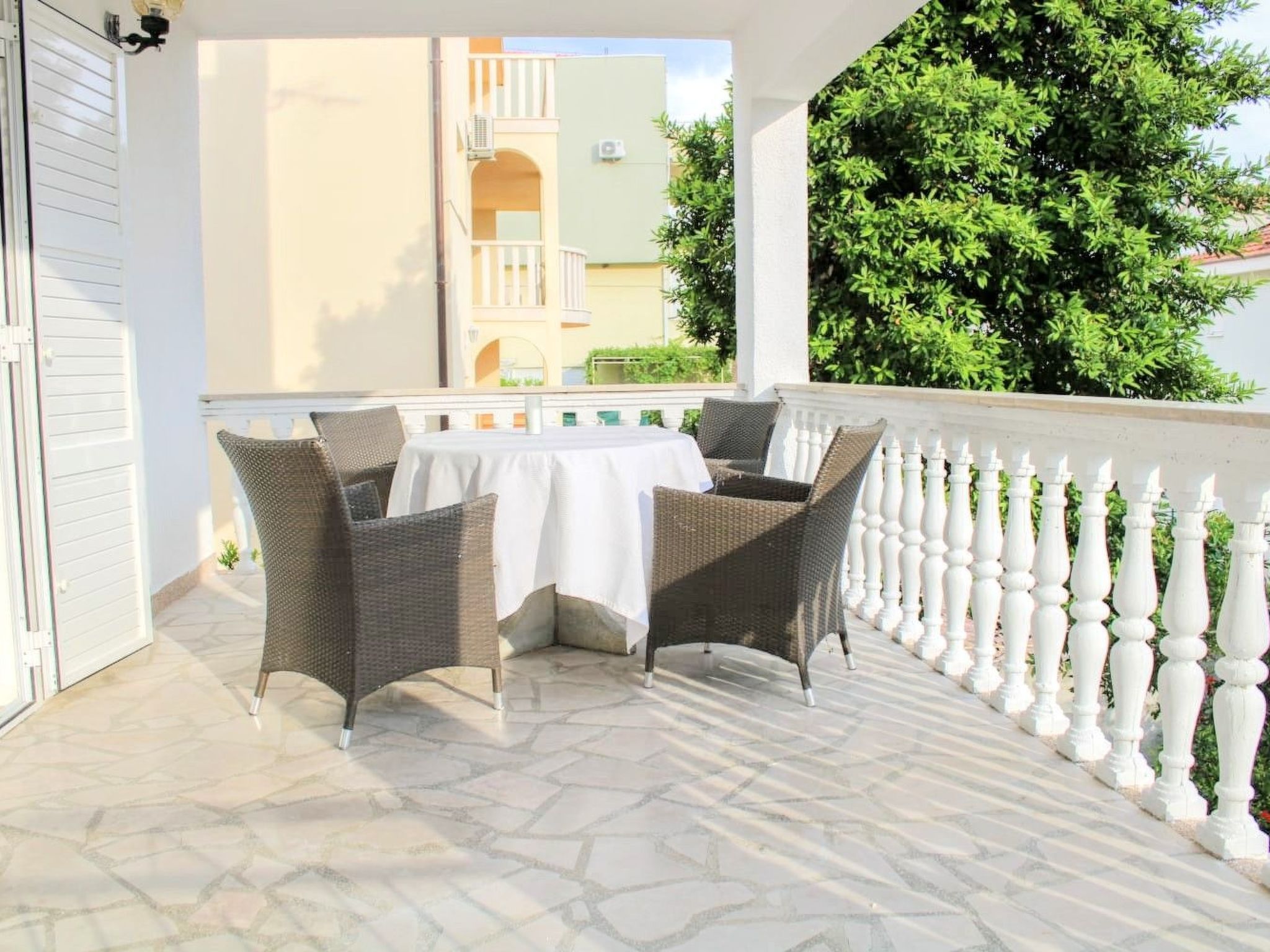 Weiße Idylle auf dem blauen Meer