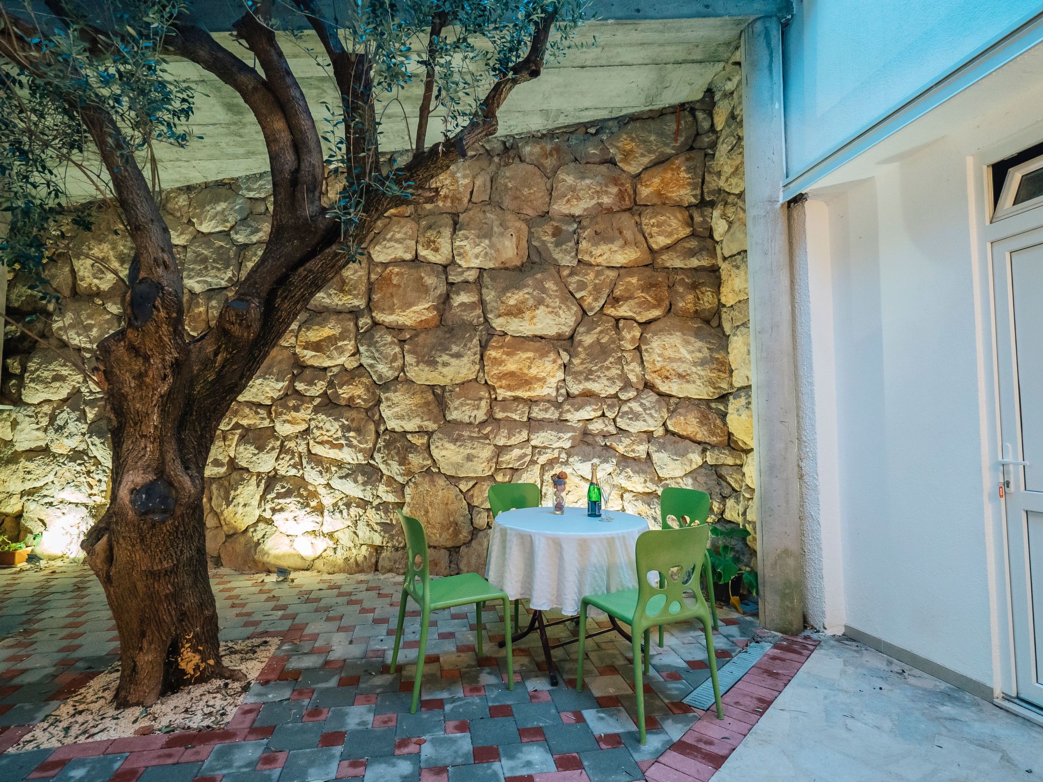 Weiße Idylle auf dem blauen Meer-Binnen