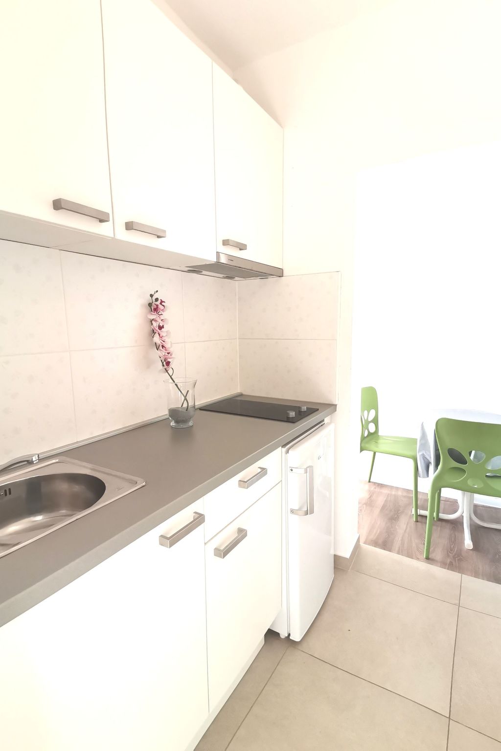 Weiße Idylle auf dem blauen Meer-Binnen