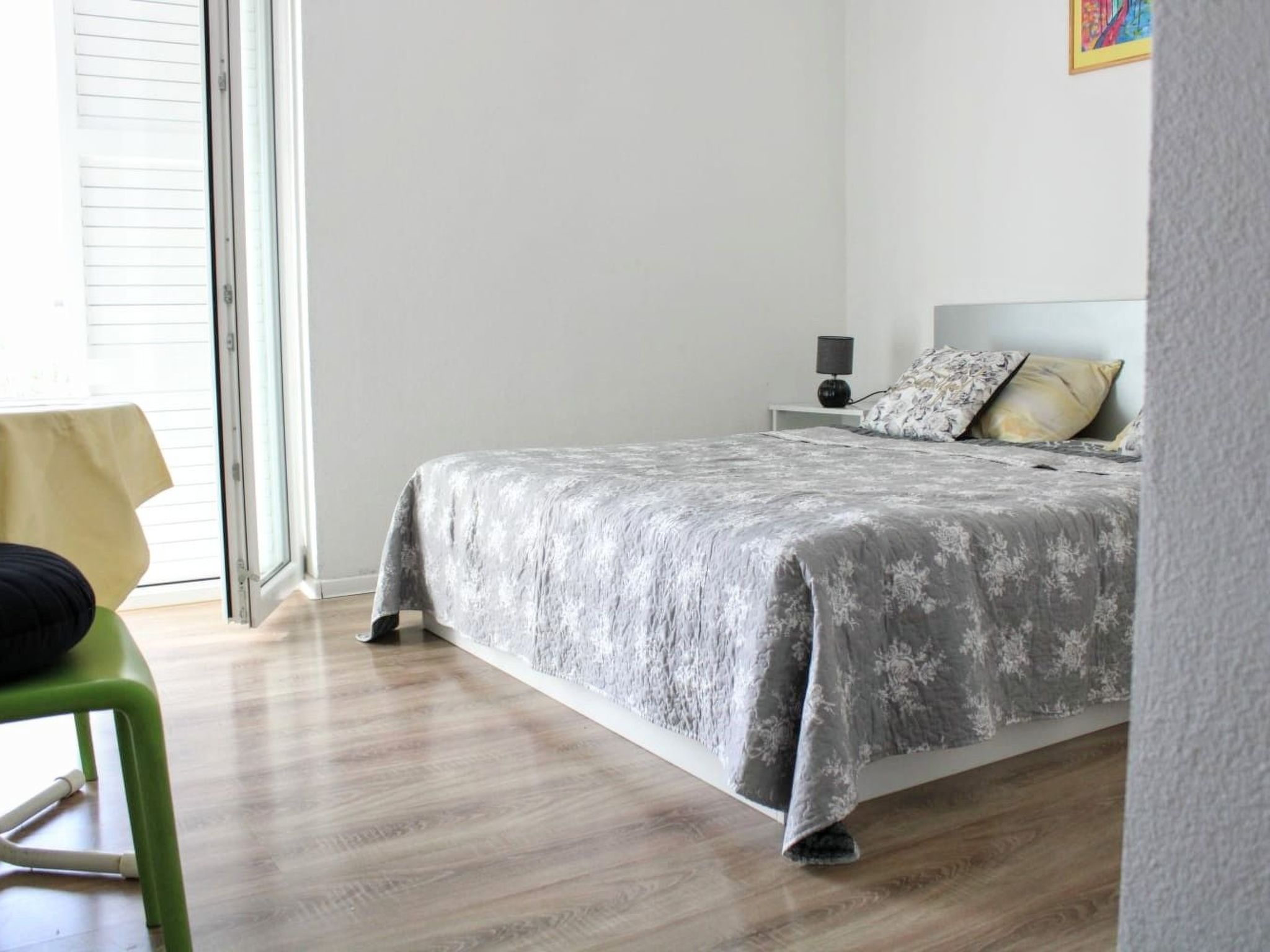 Weiße Idylle auf dem blauen Meer-Binnen