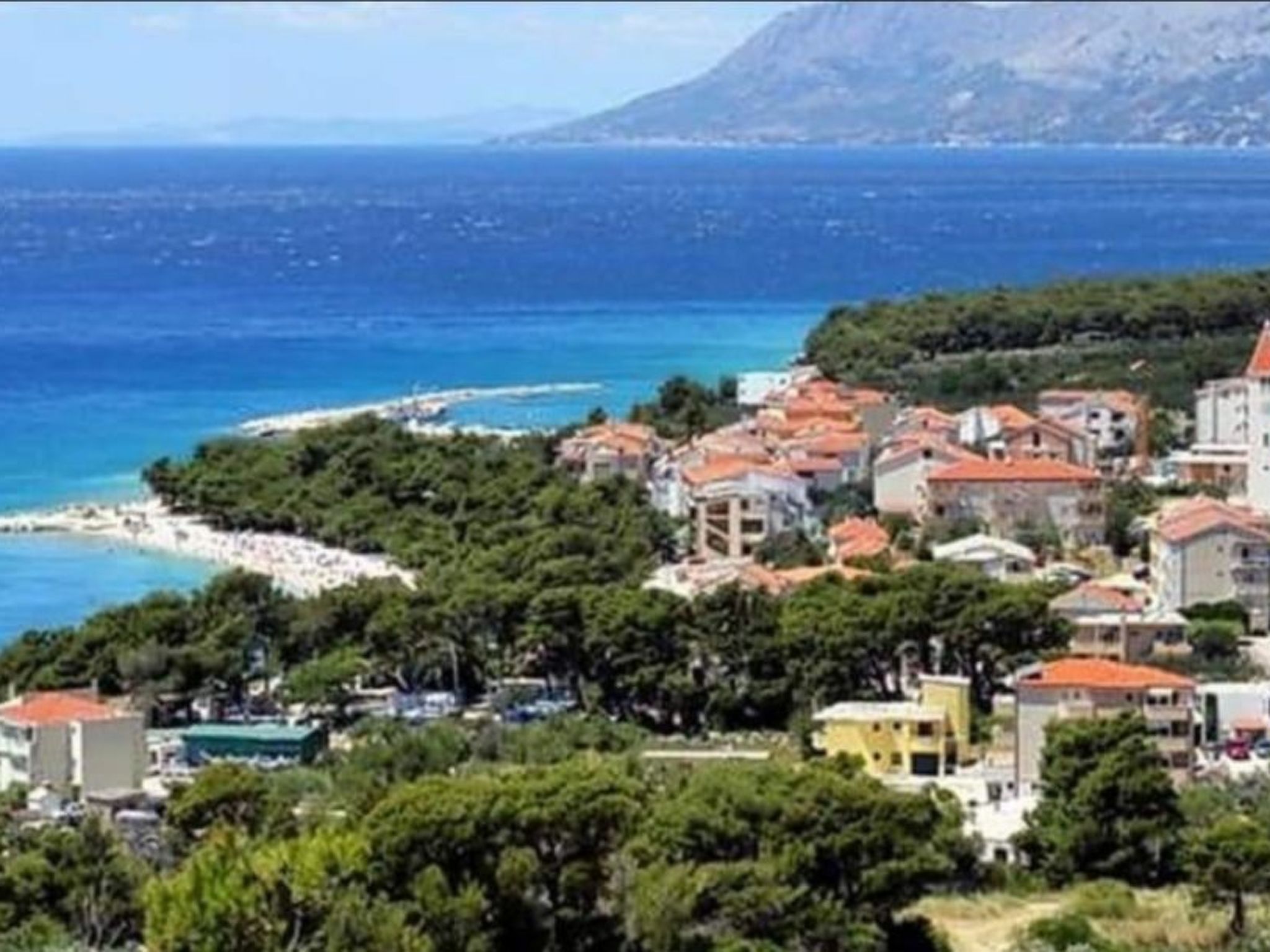 Weiße Idylle auf dem blauen Meer-Binnen