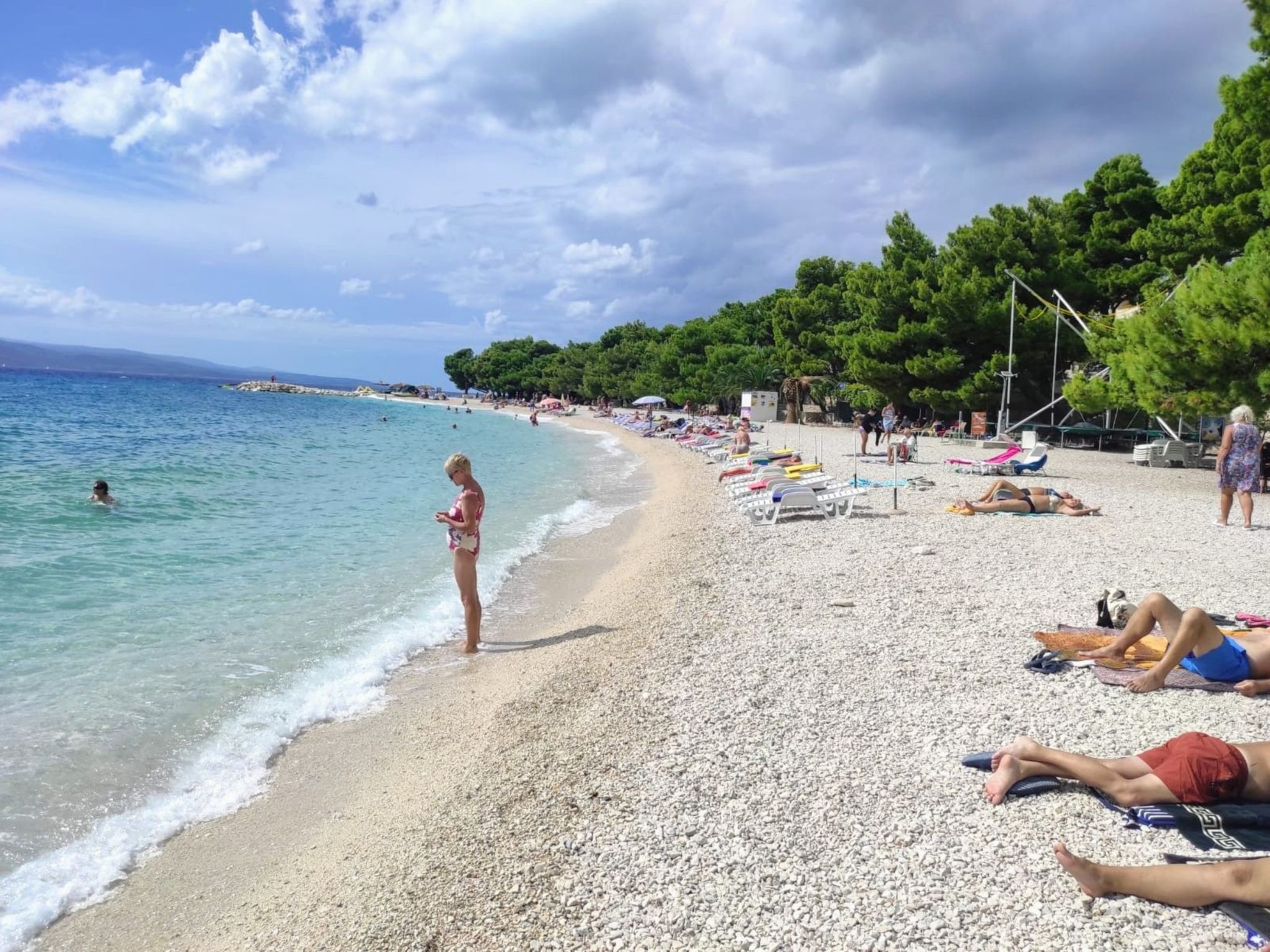 Weiße Idylle auf dem blauen Meer-Binnen
