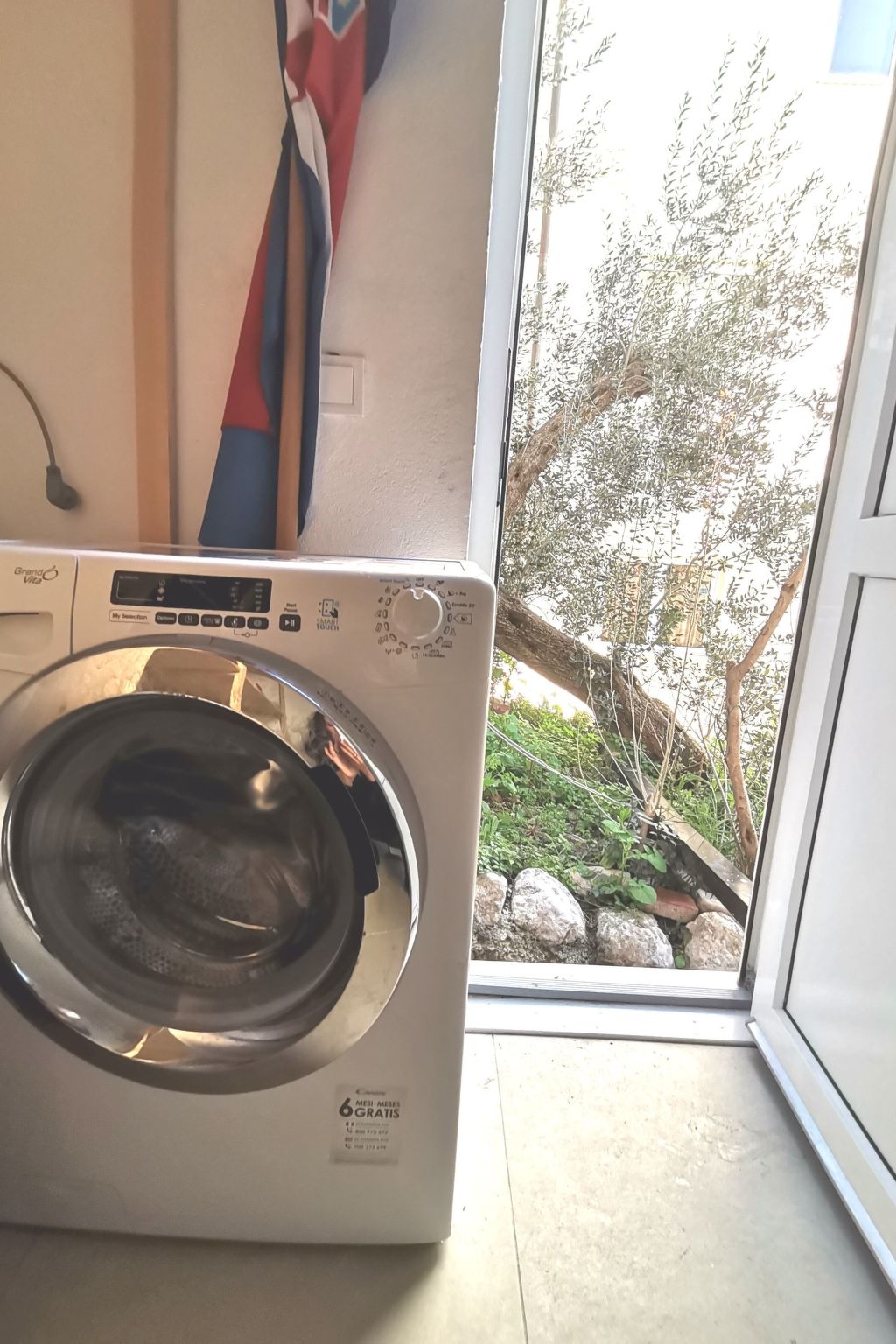 Weiße Idylle auf dem blauen Meer-Binnen