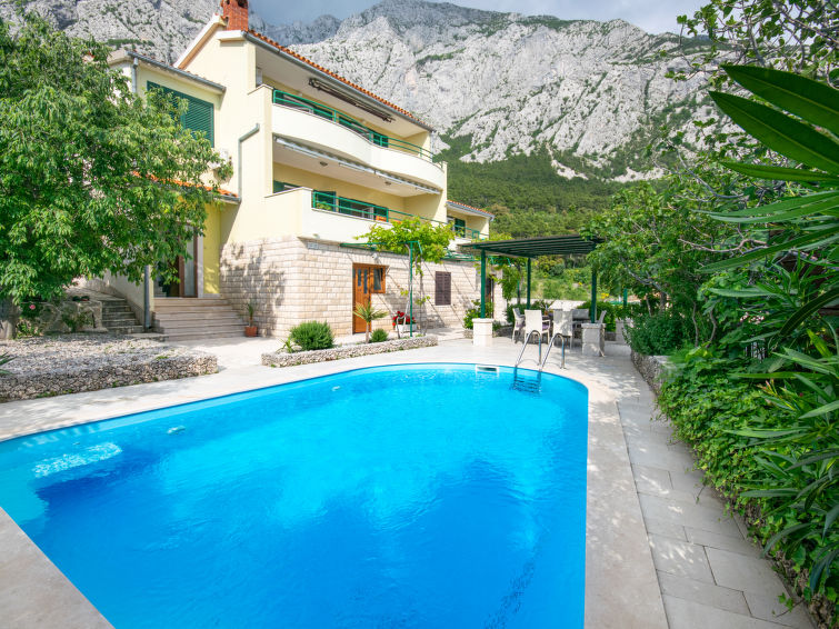Zeezicht en luxe: ruim vakantiehuis Drago in Makarska in Makarska
