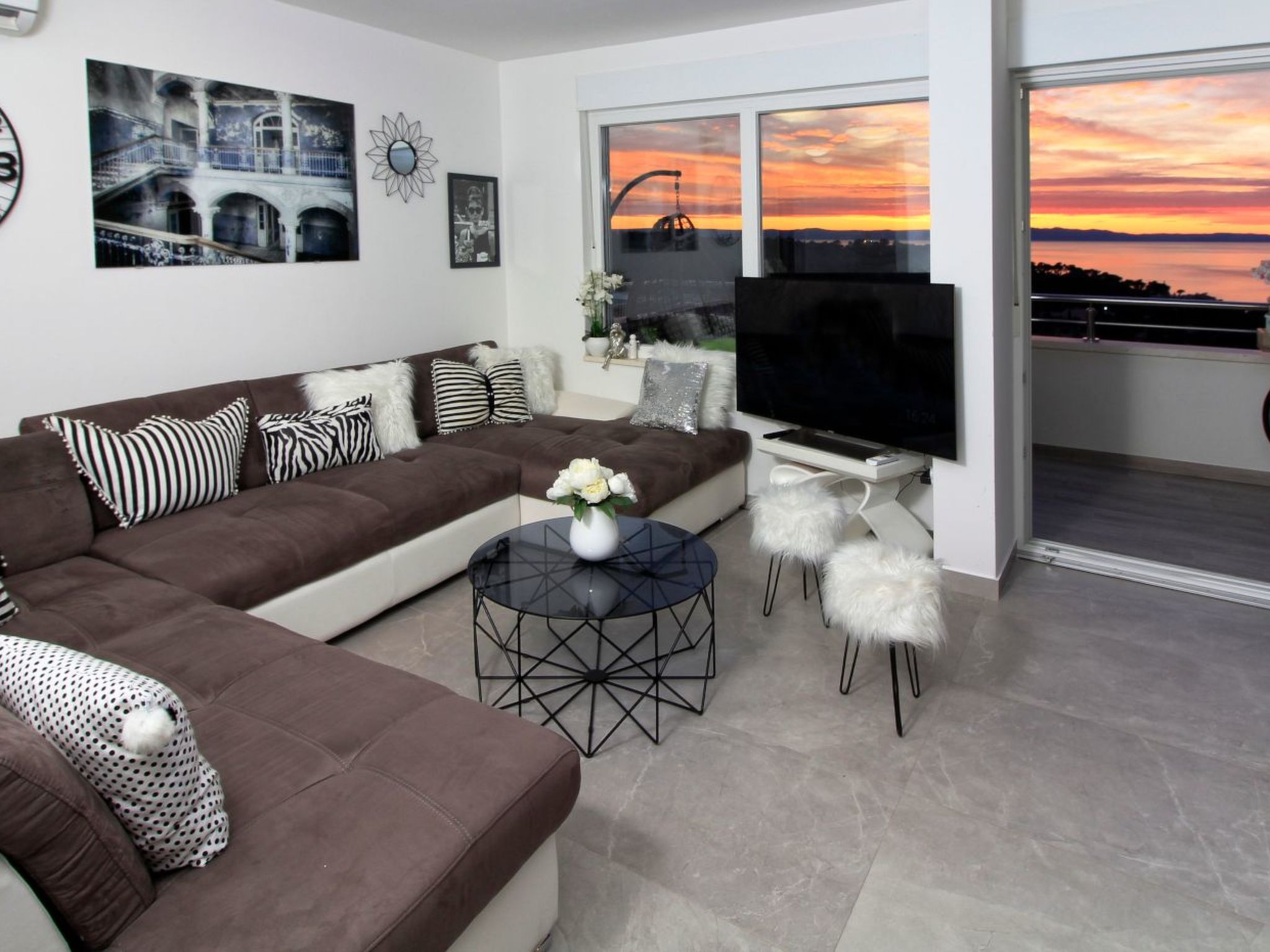 In Makarska mit Panoramablick-Inside