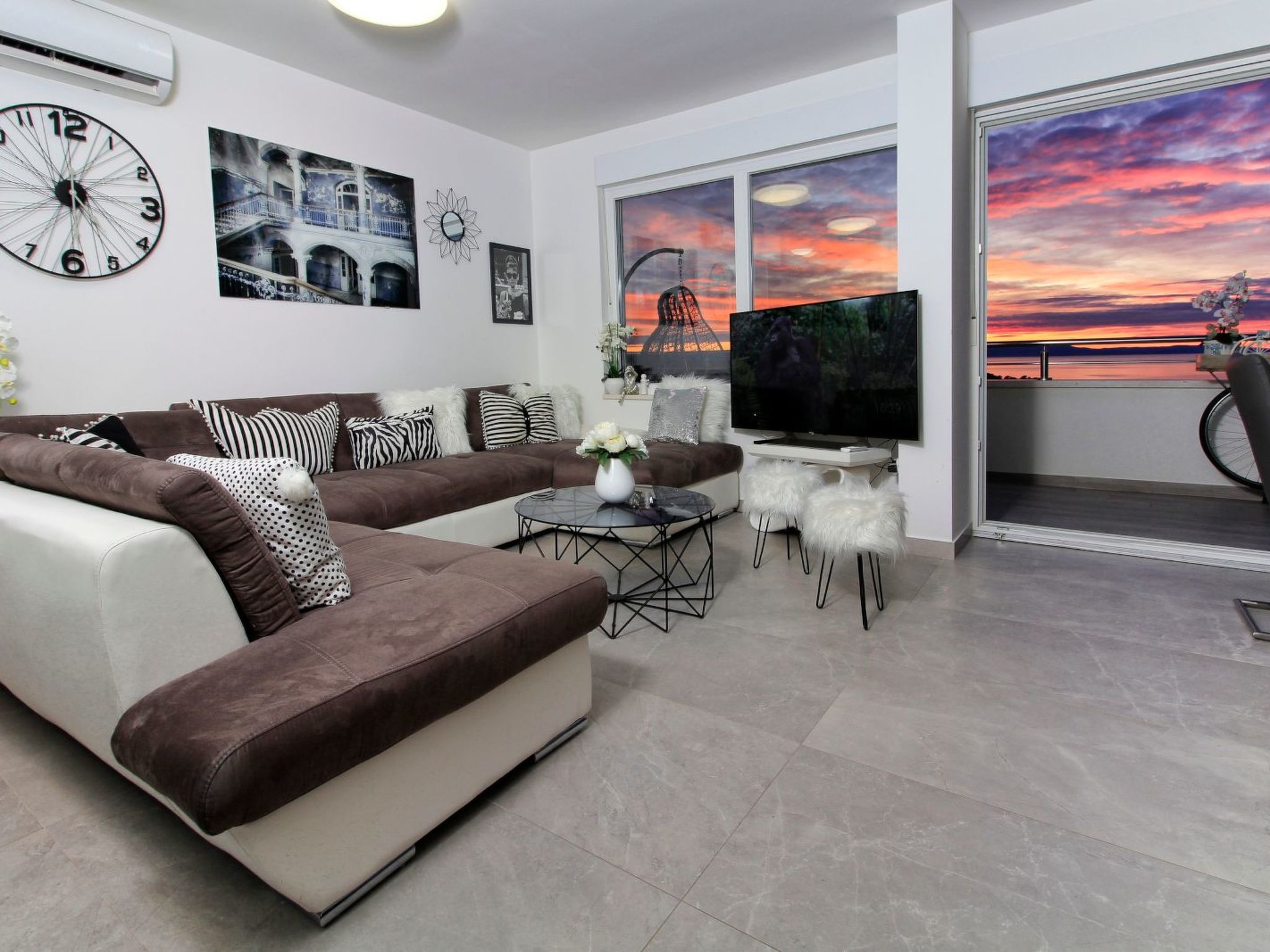 In Makarska mit Panoramablick-Inside