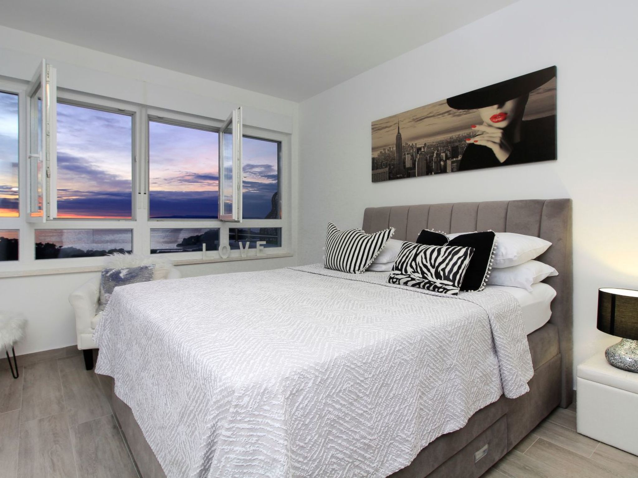 In Makarska mit Panoramablick-Inside