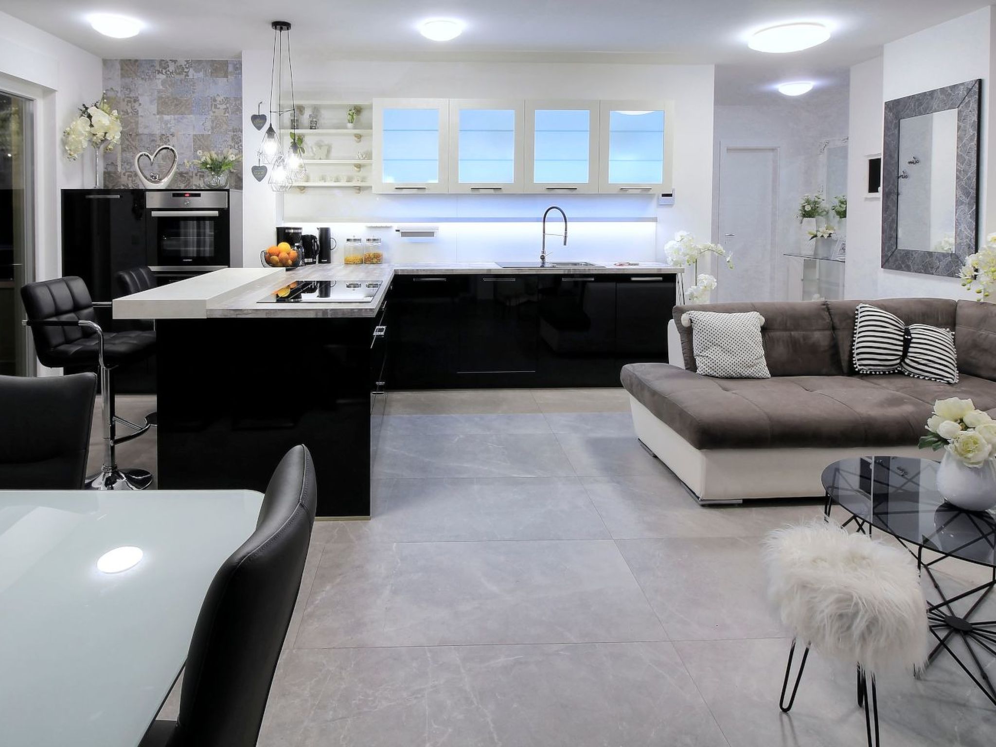 In Makarska mit Panoramablick-Inside