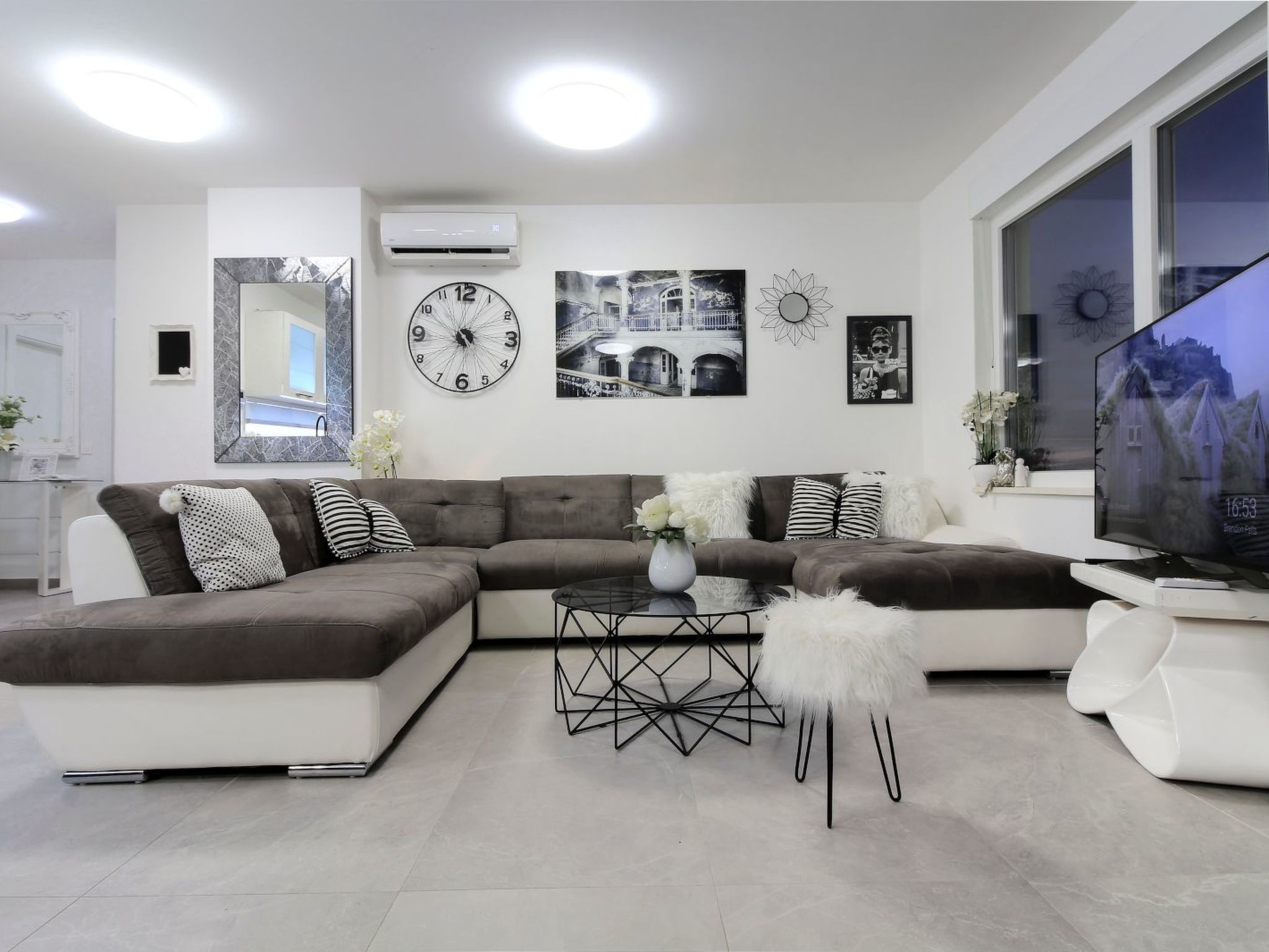 In Makarska mit Panoramablick-Inside