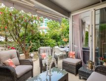 Schönes Appartement am Strand mit Terrasse