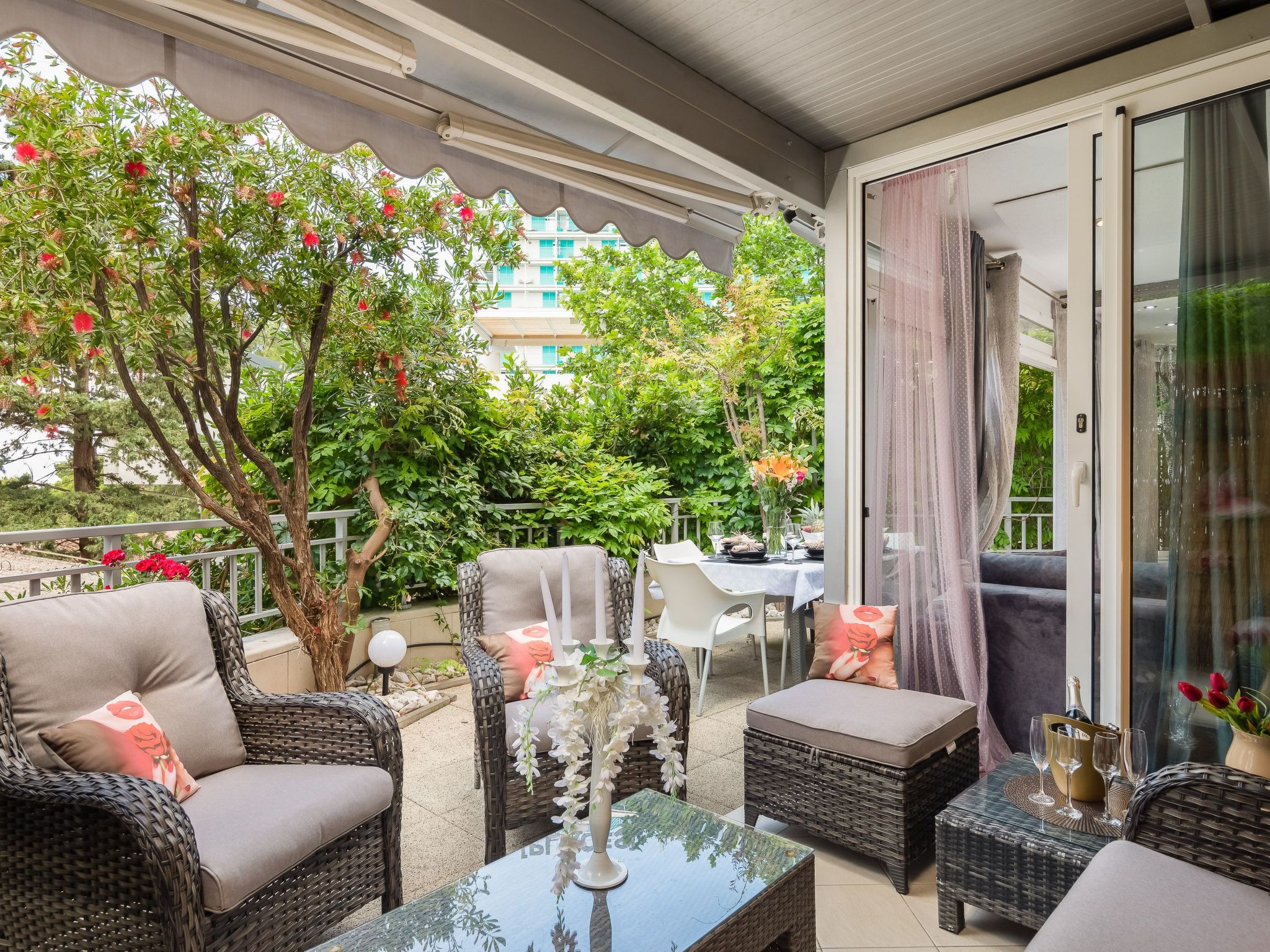 Schönes Appartement am Strand mit Terrasse