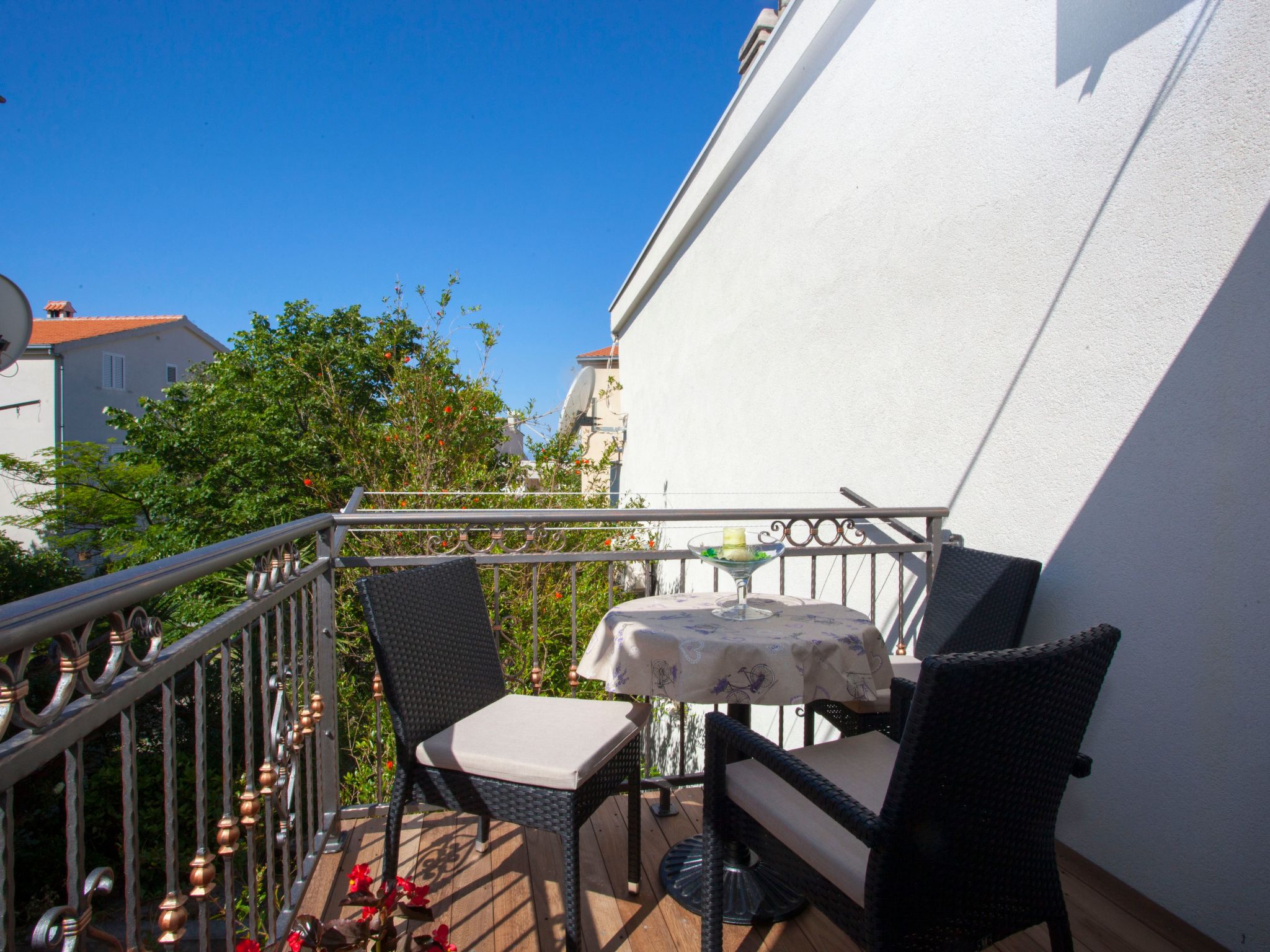 In Bidol mit Eigenem Balkon-Image-tags.info