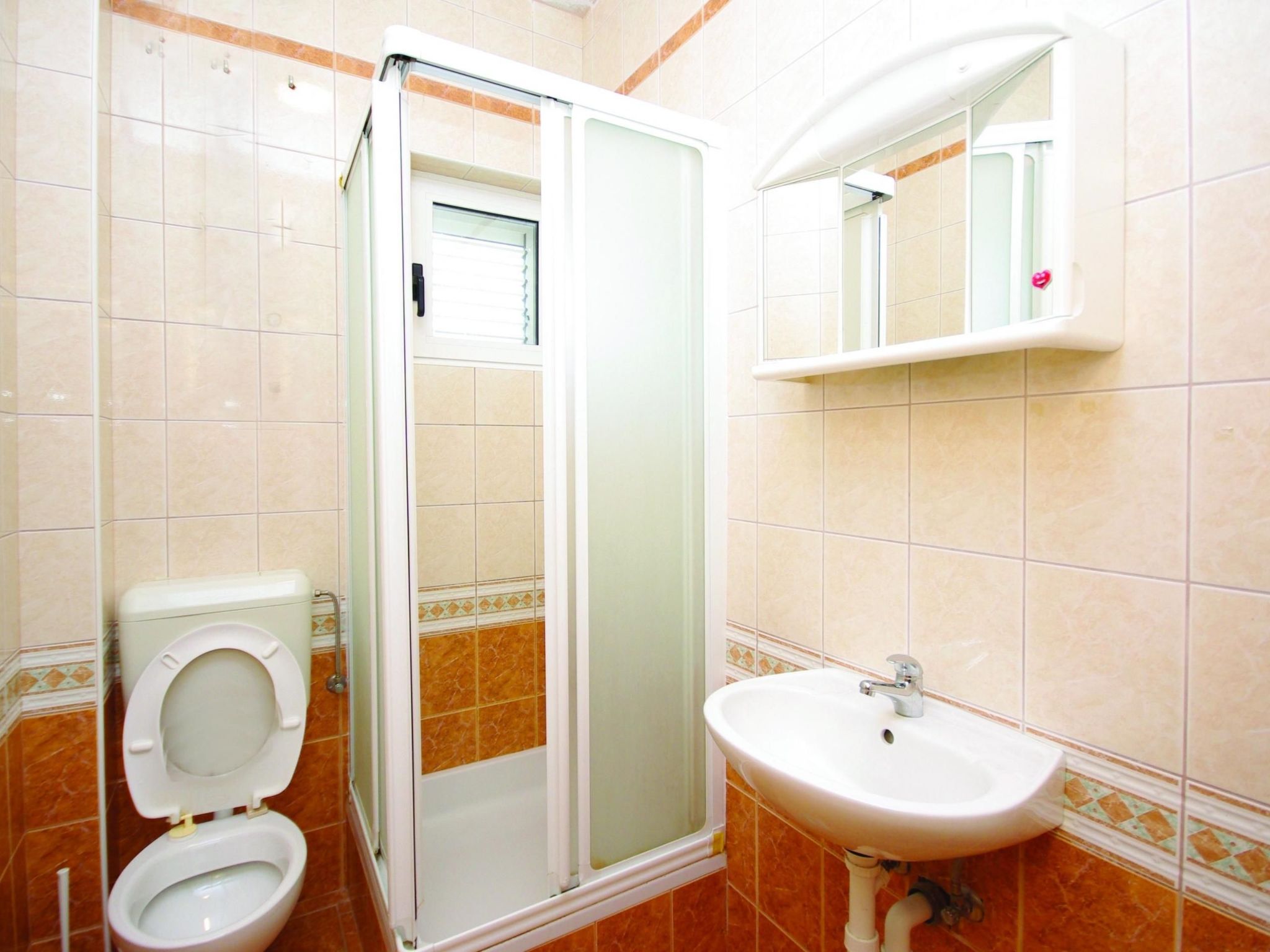 Große Wohnung in Zelenka mit Eigenem Parkplatz-Image-tags.info