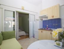 Comfortabel appartement met balkon op loopafstand van zee in Makarska - thumbnail 2
