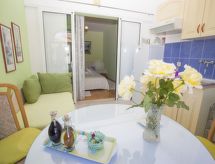 Comfortabel appartement met balkon op loopafstand van zee in Makarska - thumbnail 3