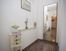 Comfortabel appartement met balkon op loopafstand van zee in Makarska - thumbnail 4