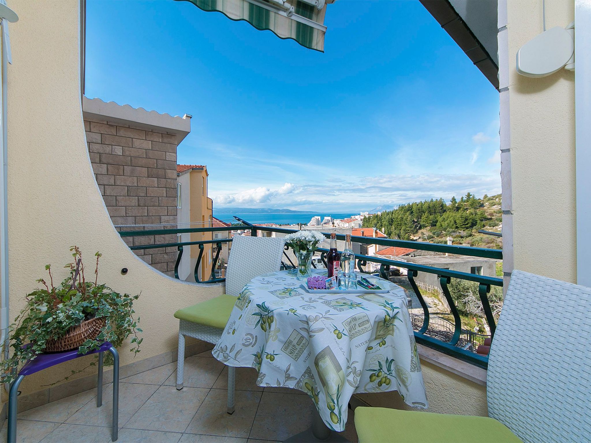 Komfortable Ferienwohnung mit Balkon-Image-tags.info