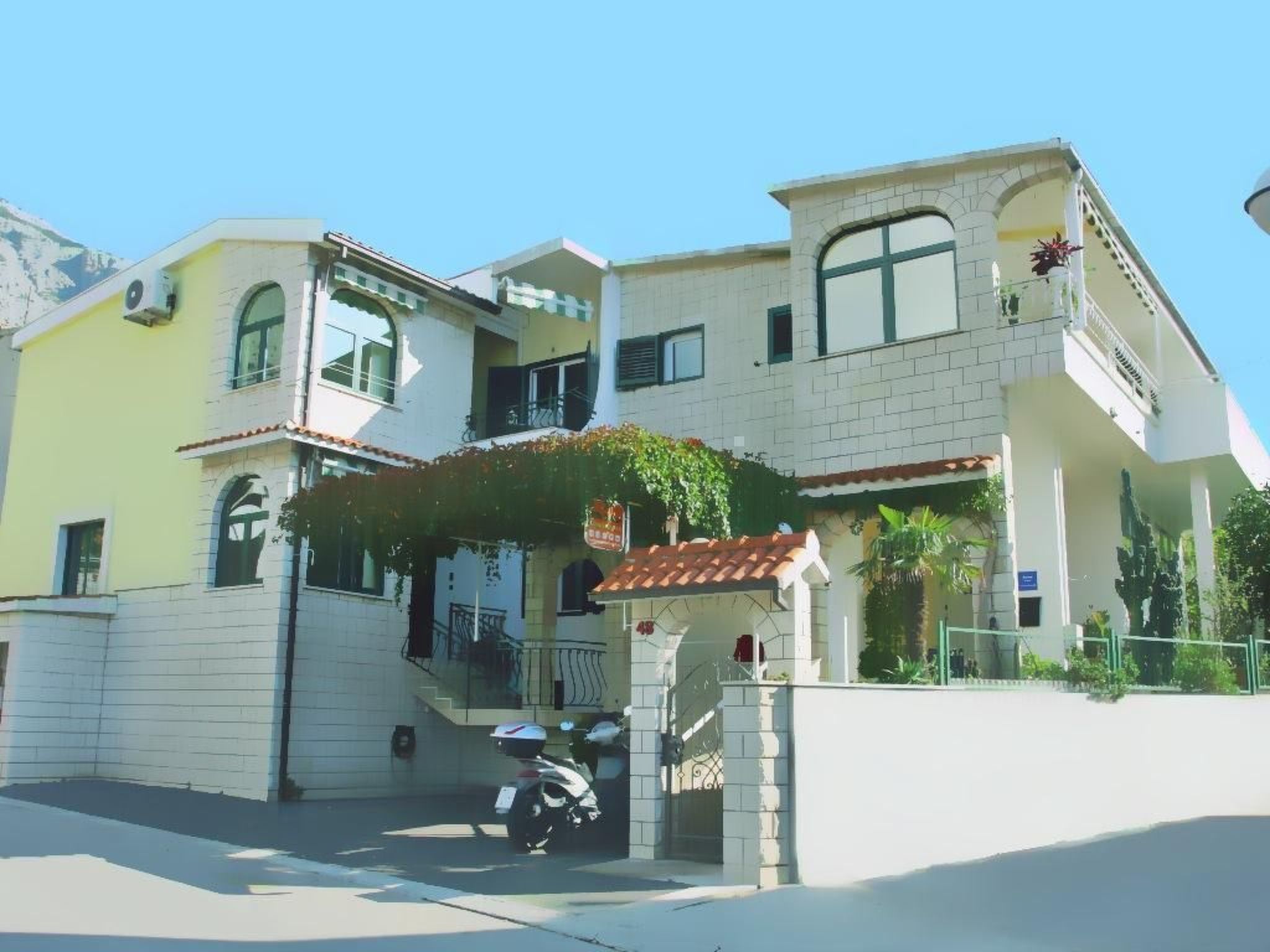 Komfortable Ferienwohnung mit Terrasse in Bidol