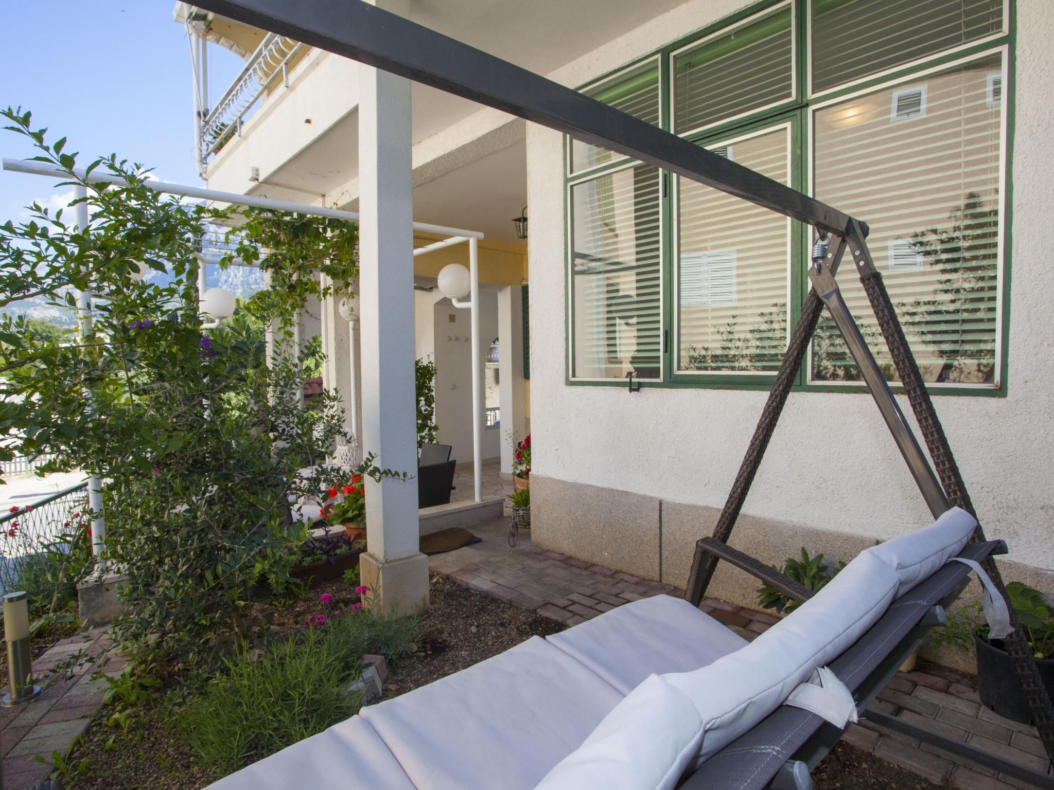 Komfortable Ferienwohnung mit Terrasse in Bidol