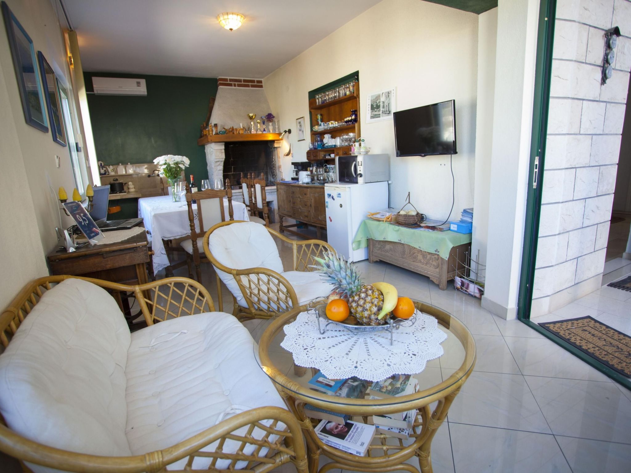 Komfortable Ferienwohnung mit Terrasse in Bidol-Image-tags.info