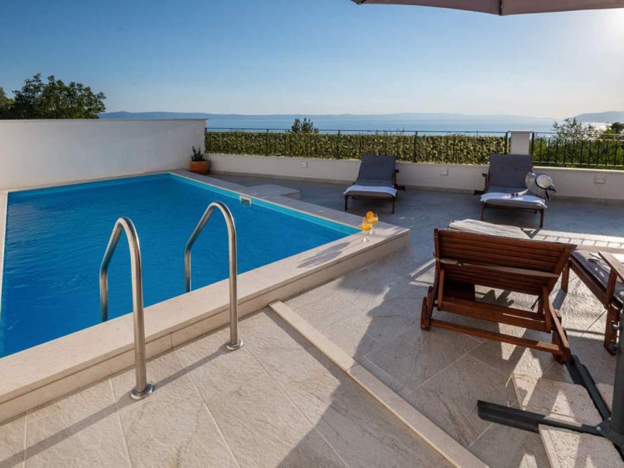 "Paola" mit eigenem Pool-Outside