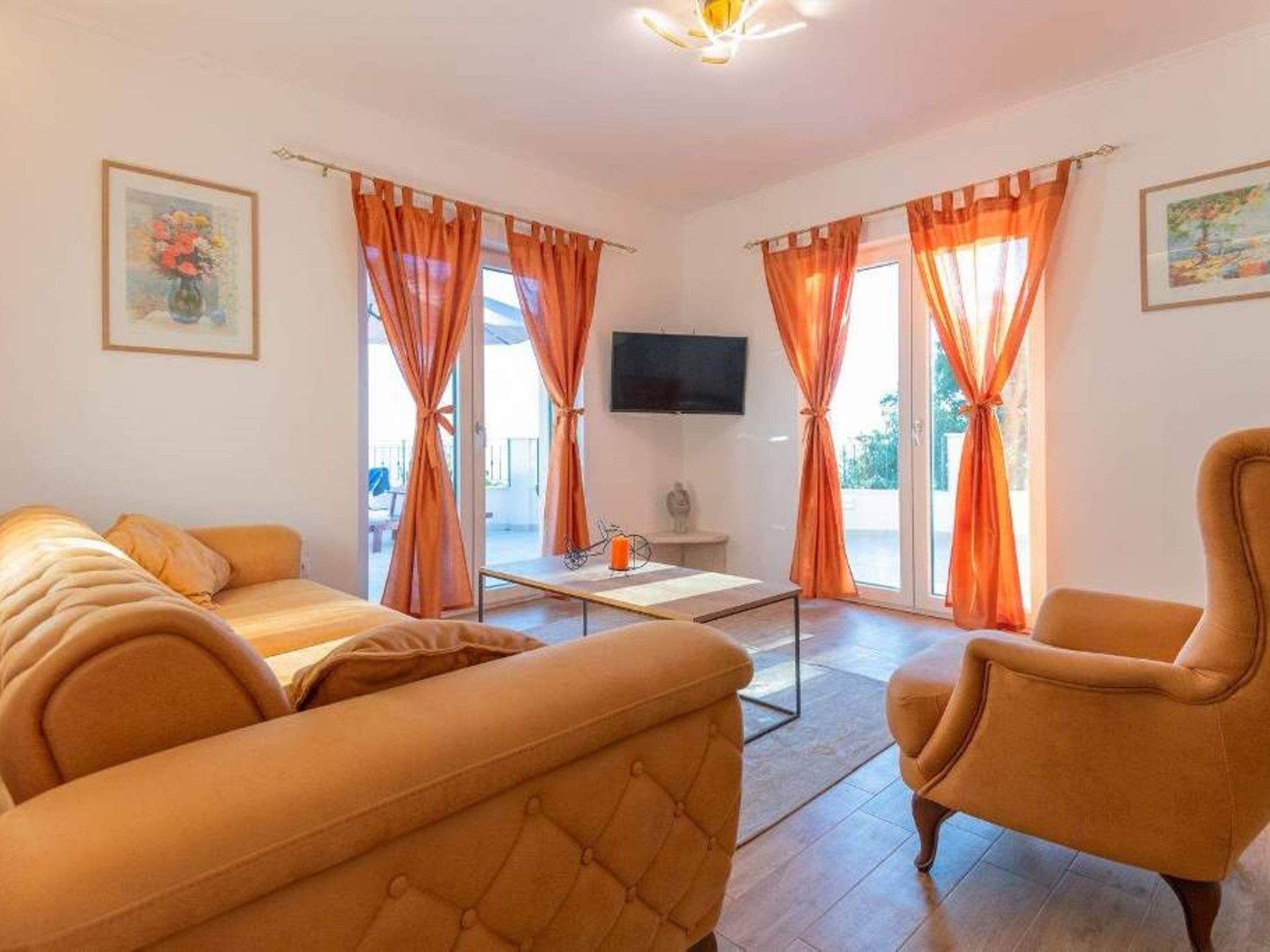 "Paola" mit eigenem Pool-Image-tags.info