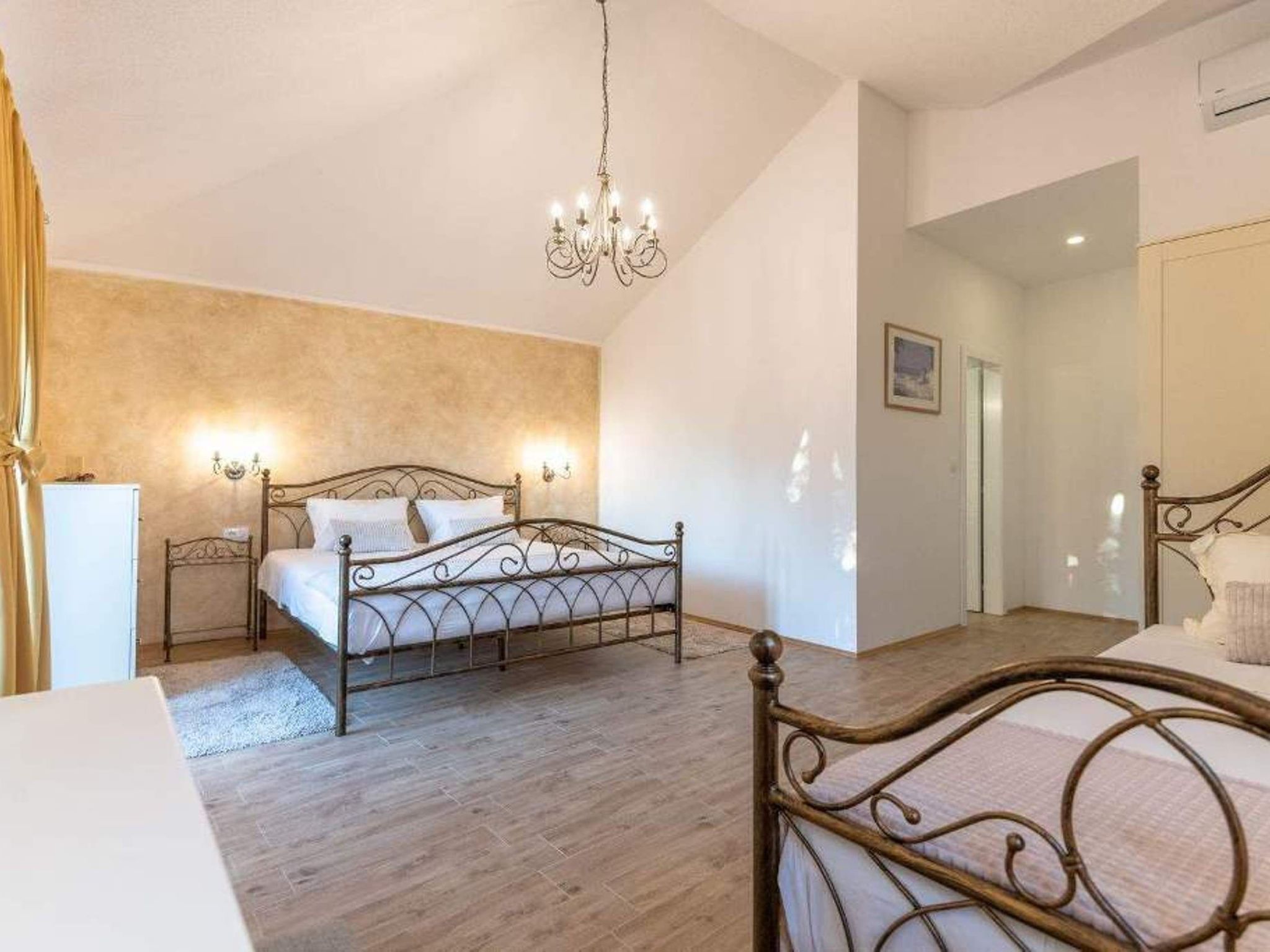 "Paola" mit eigenem Pool-Inside