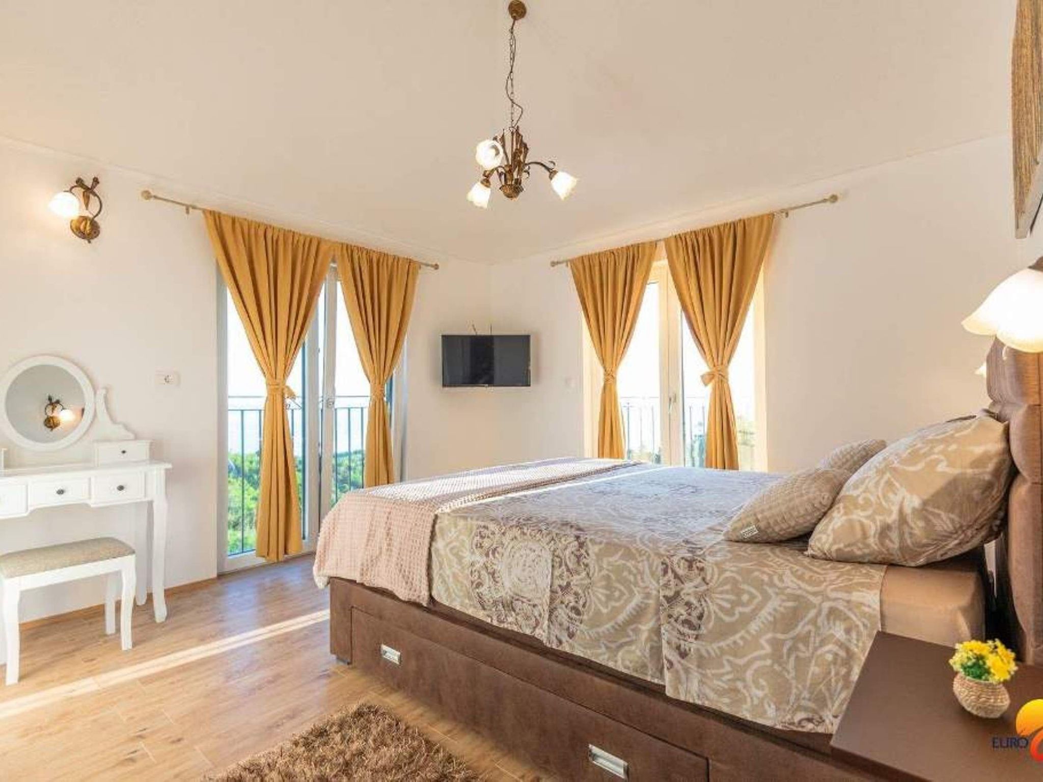 "Paola" mit eigenem Pool-Inside