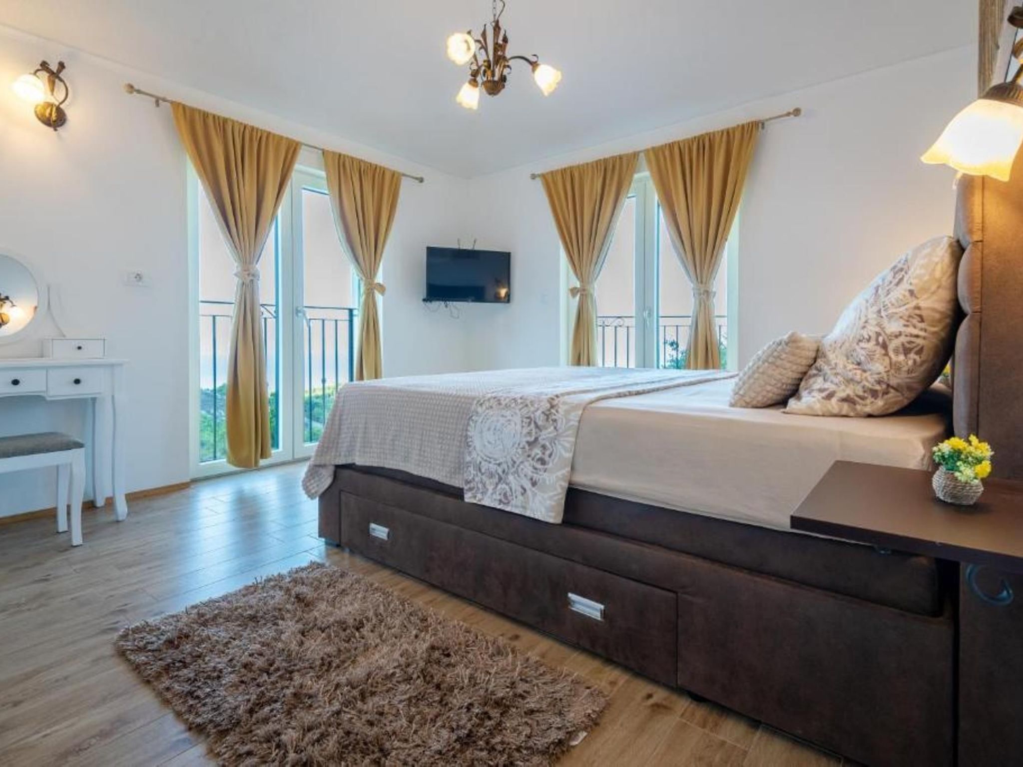 "Paola" mit eigenem Pool-Inside