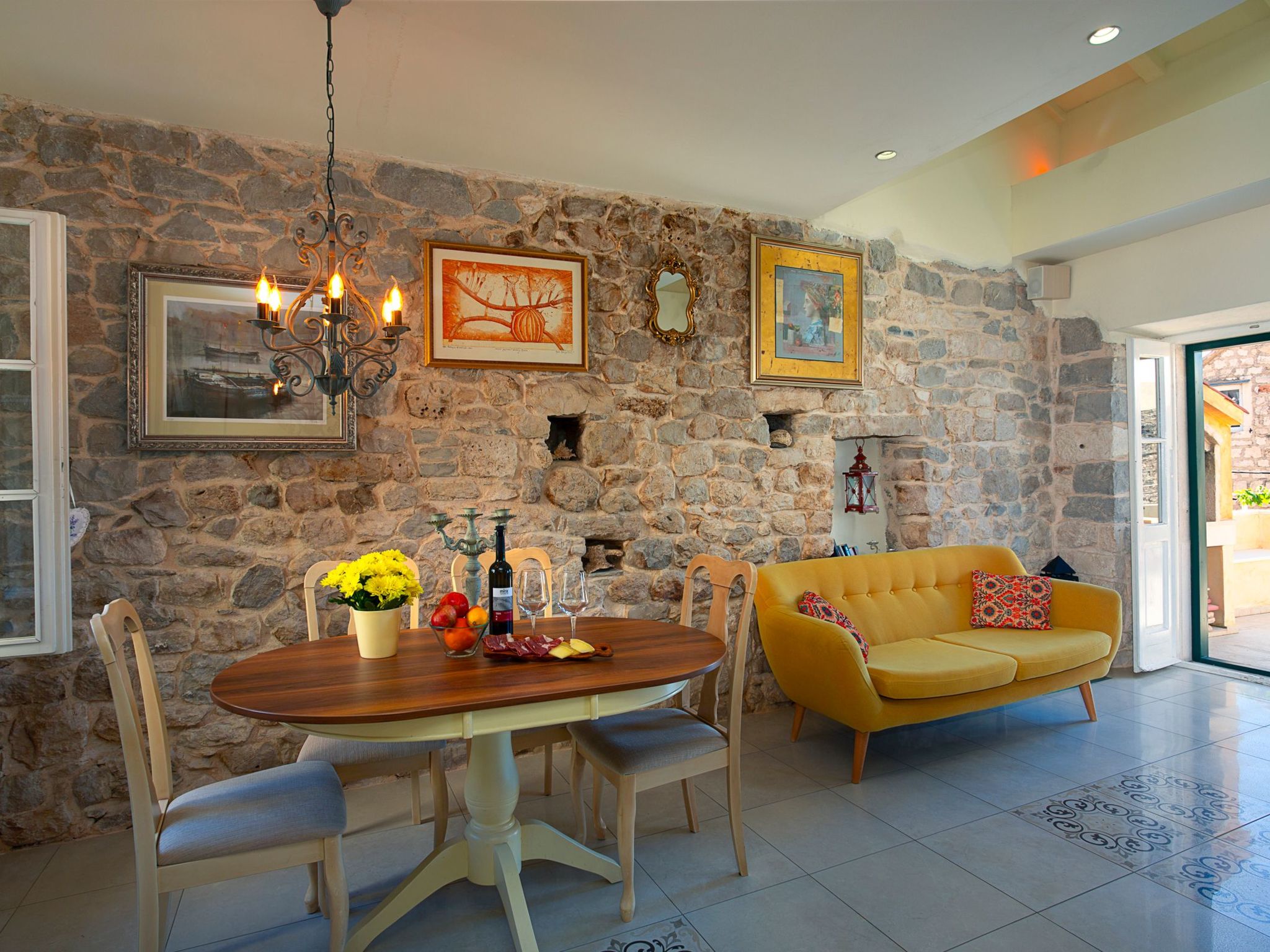 Luxuriöse Villa Kalalarga im Zentrum der Stadt