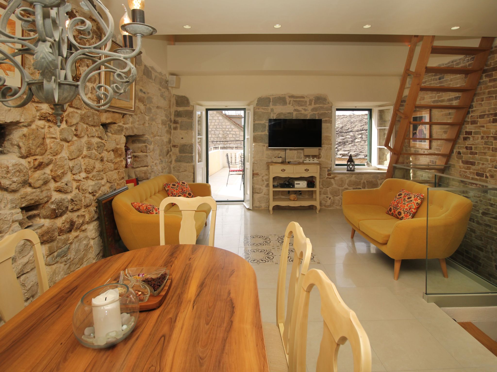 Luxuriöse Villa Kalalarga im Zentrum der Stadt-Dedans