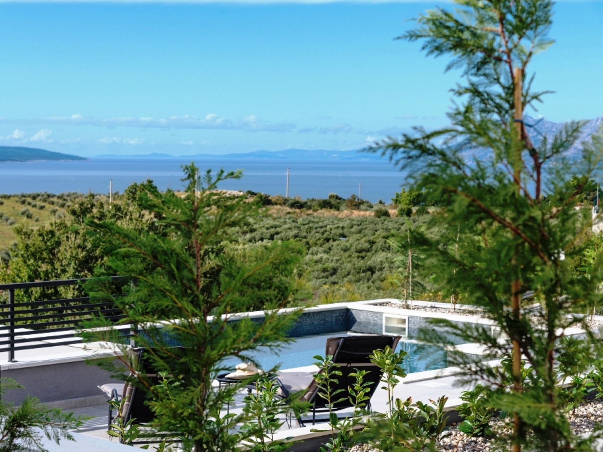 Villa Kuk mit beheiztem Pool-Dehors