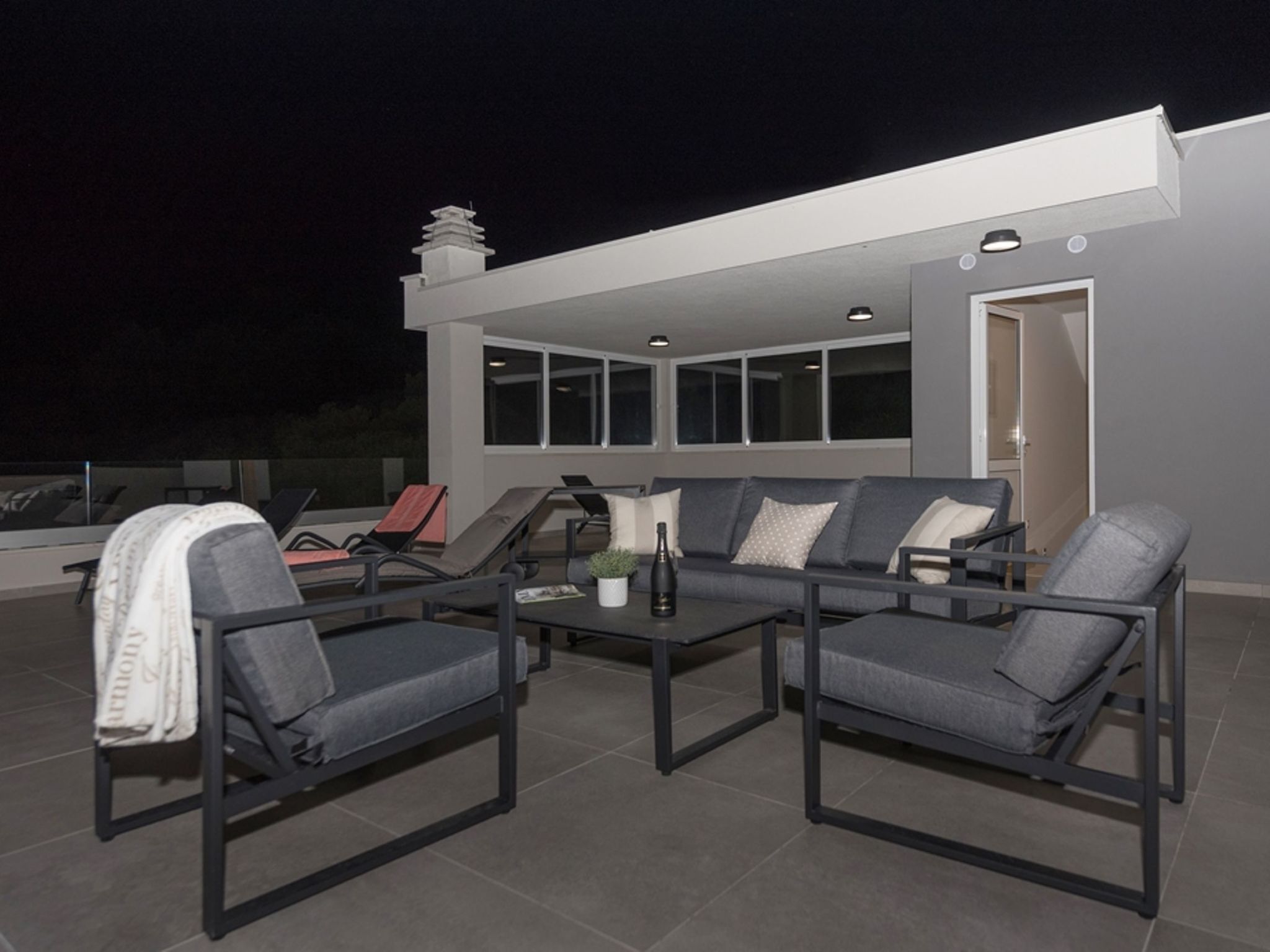 Villa Kuk mit beheiztem Pool-Dehors