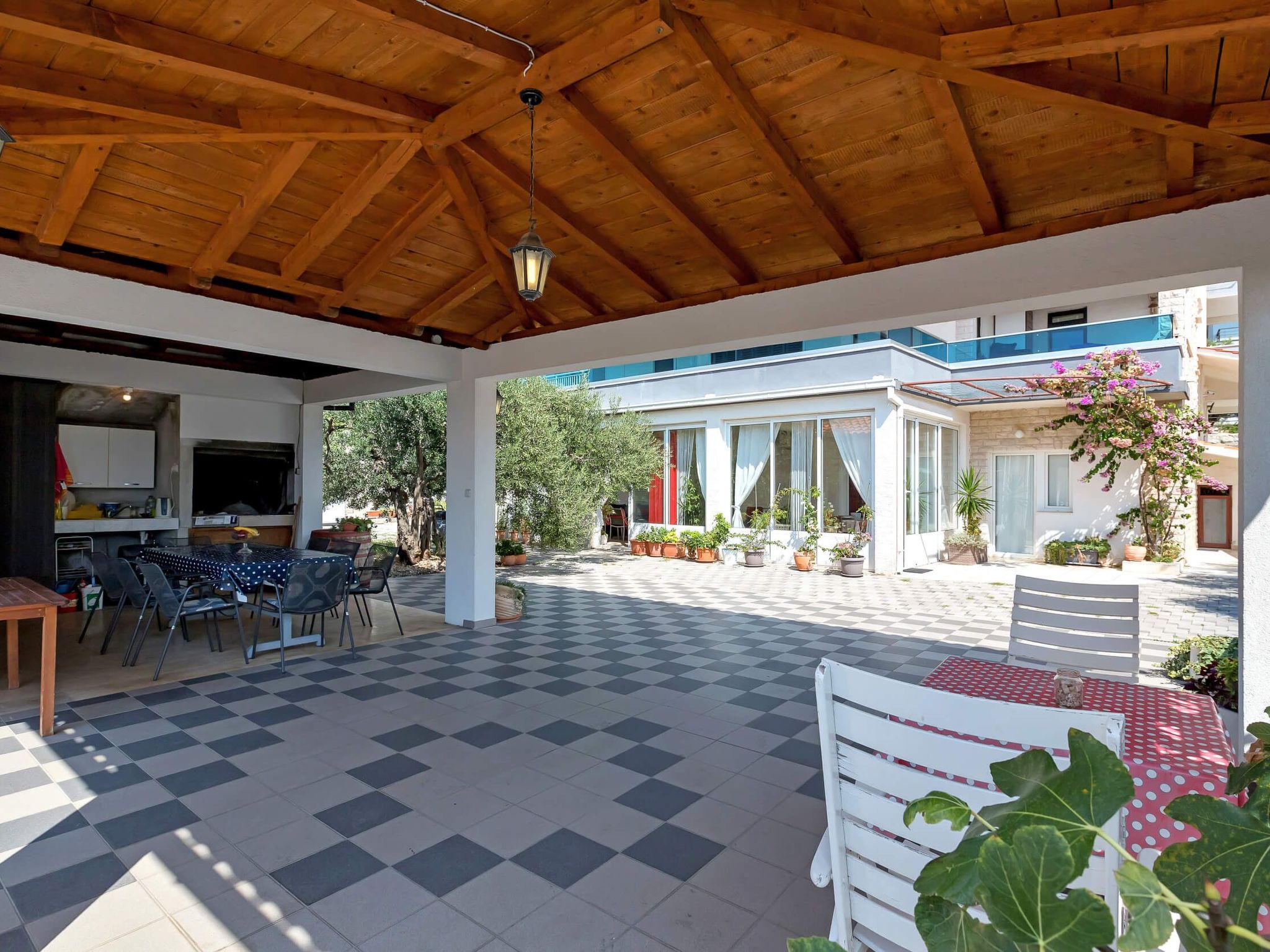 Vele Duplex-Wohnung mit Terrassen und Meerblick-Image-tags.info